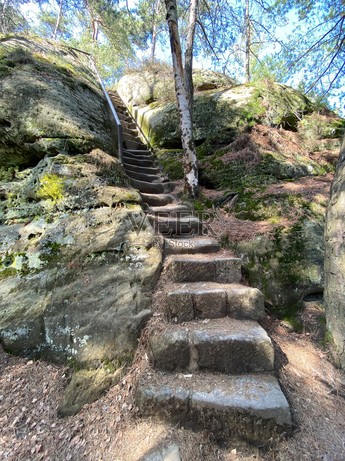 克洛科切斯克斯卡尔兹的宁静小径，隐秘的徒步旅行小径和台阶照片摄影图片