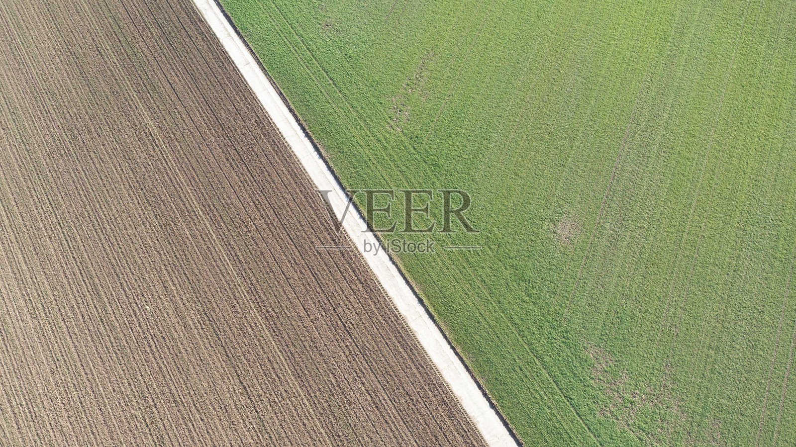 有线条和结构的田野照片摄影图片