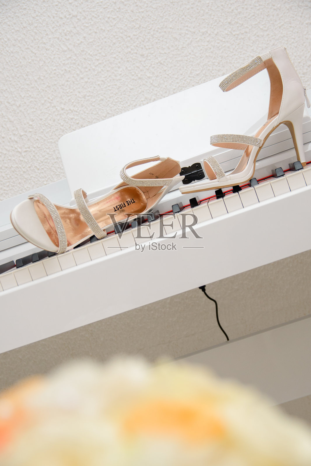 鞋子和铆钉照片摄影图片