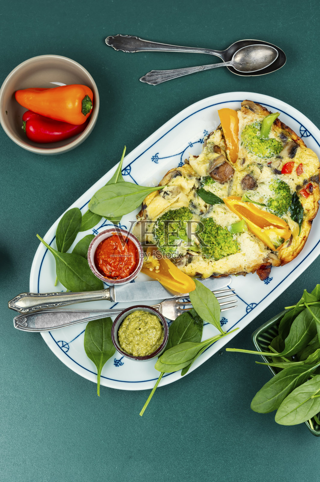 早餐食谱，美味的煎蛋卷。照片摄影图片