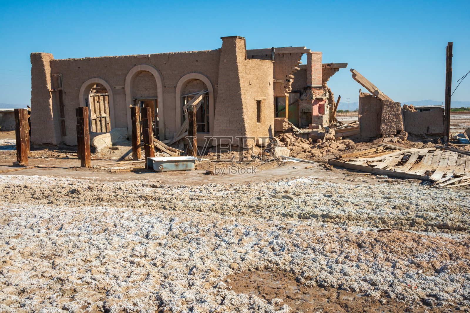 沙尔顿海的废弃房屋照片摄影图片