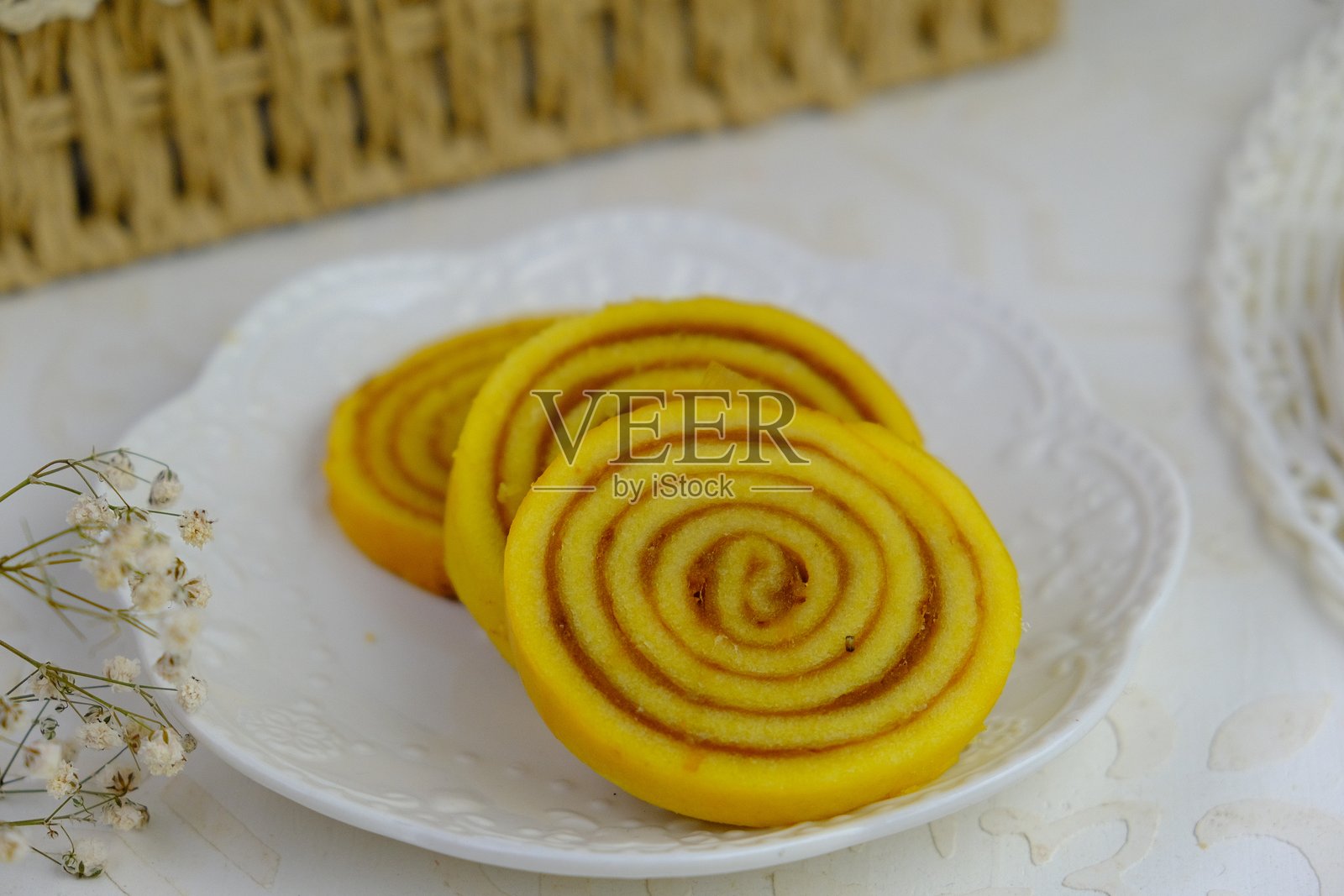 拉皮斯·勒吉特·古隆是印尼传统的千层蛋糕卷。照片摄影图片