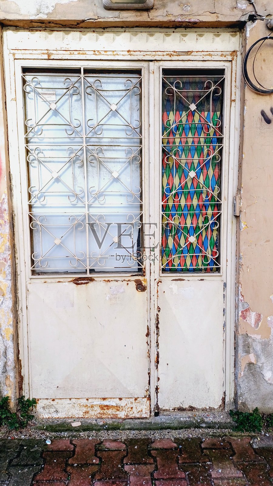 旧铁门。照片摄影图片