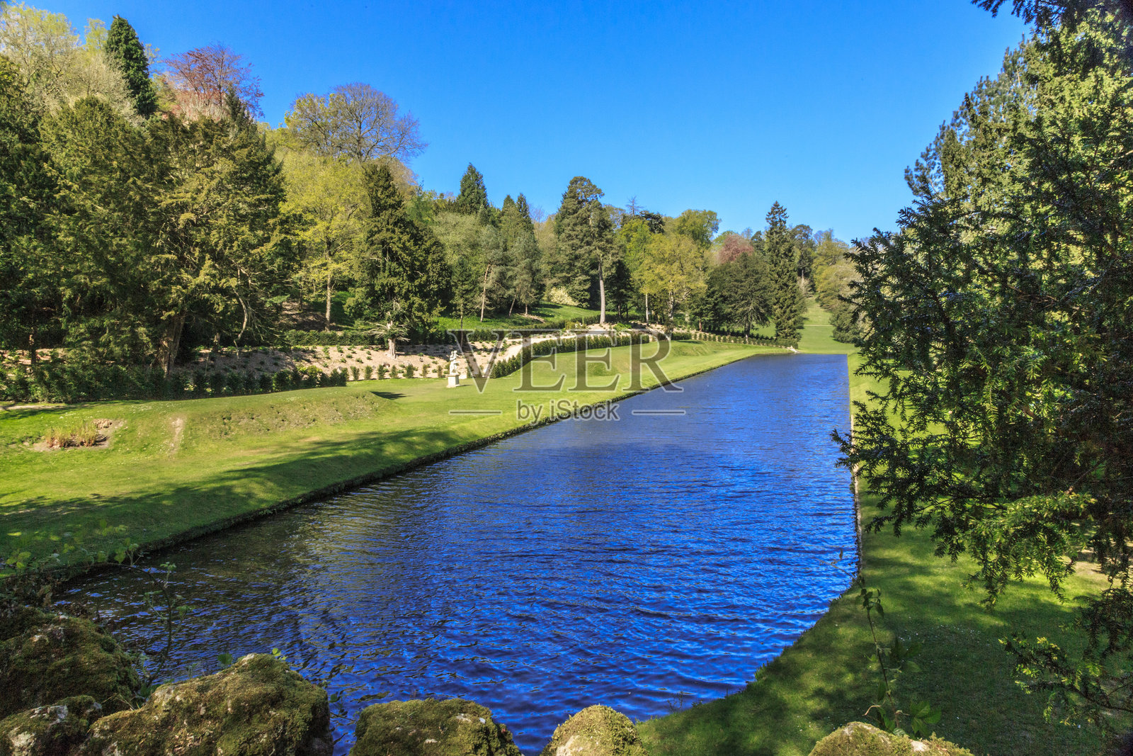 英格兰，北约克郡，里彭。喷泉修道院，斯塔德利皇家。联合国教科文组织世界遗产。国家信托，西多会修道院。斯凯尔河，惊喜景观。照片摄影图片