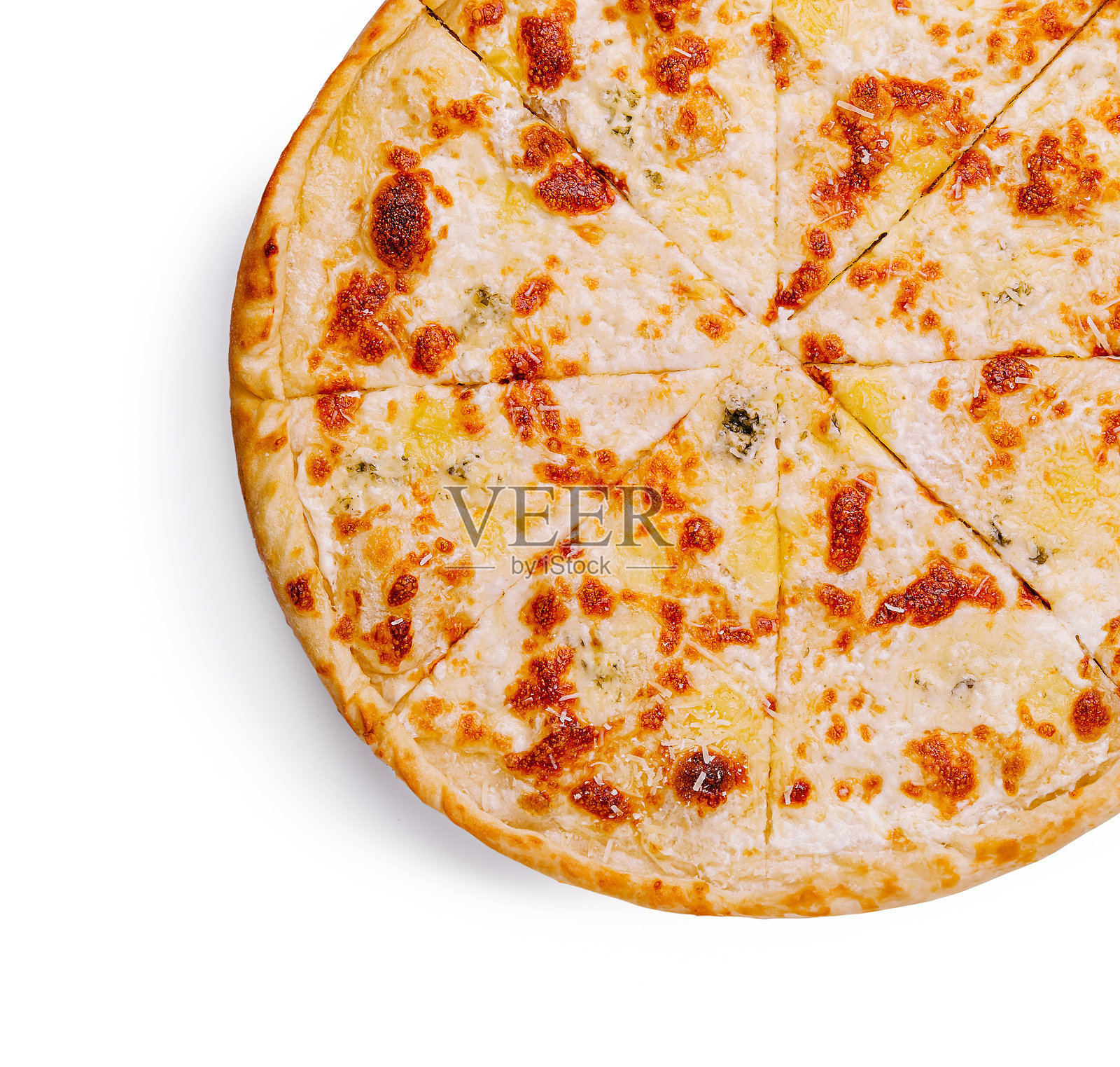 圆形奶酪披萨切成八片，放在白色背景上，随时准备享用或在任何餐时享用。照片摄影图片