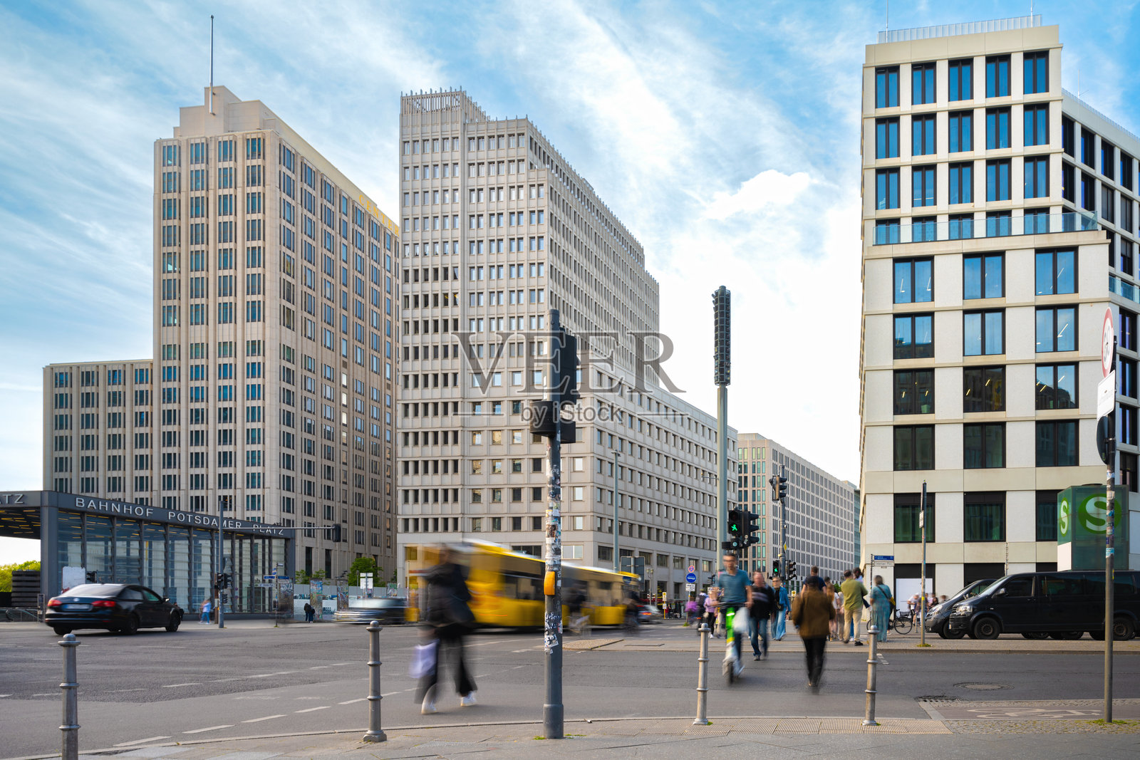 柏林波茨坦广场的交通情况照片摄影图片