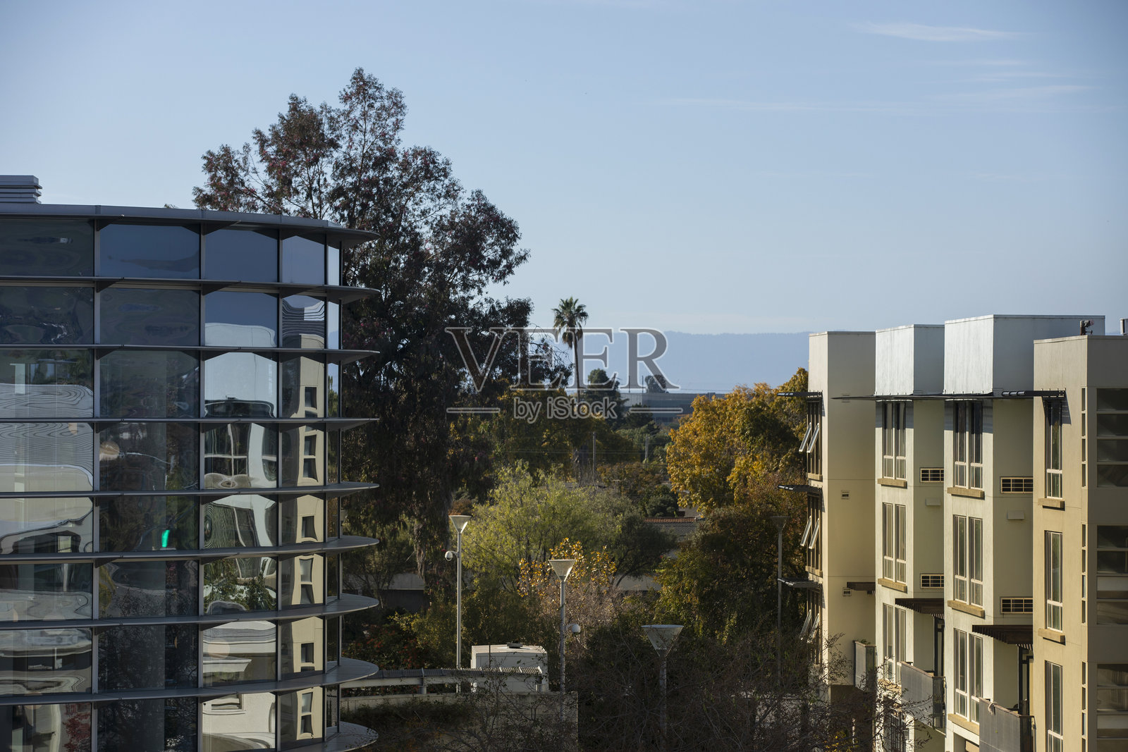 加州米尔皮塔斯市中心天际线照片摄影图片