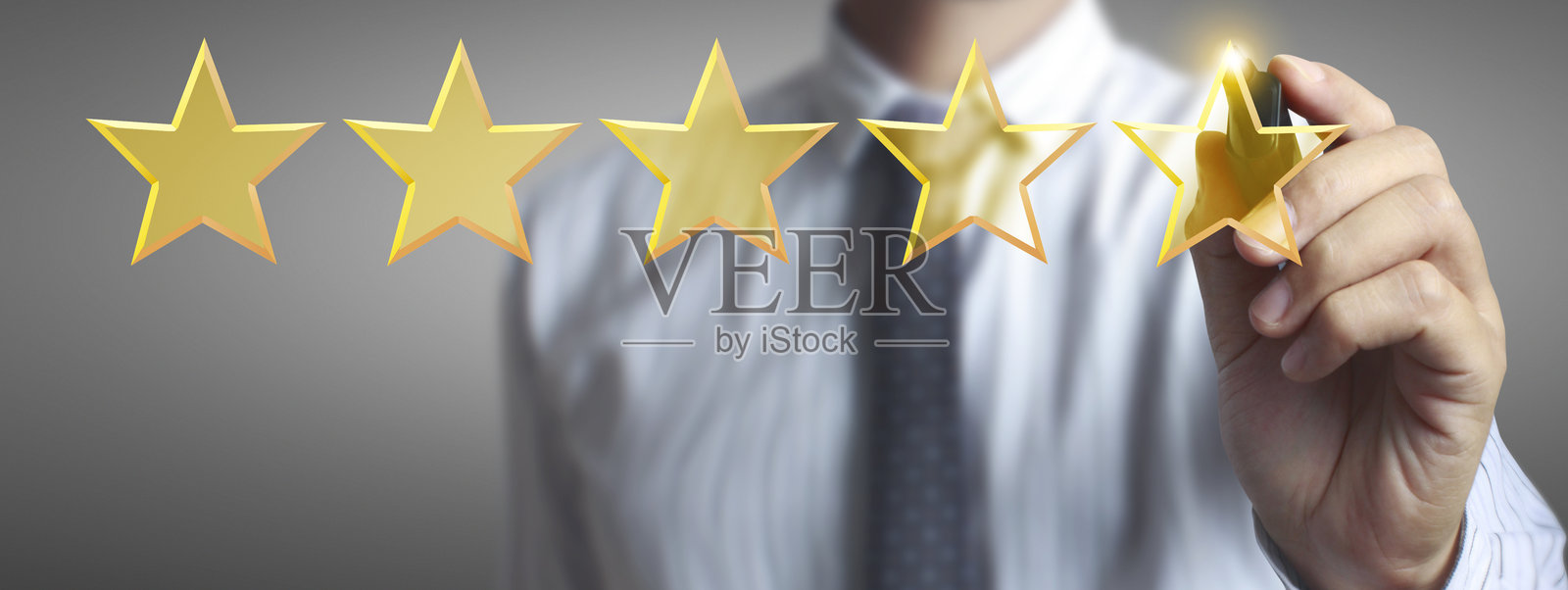 人手中升起的五颗星星照片摄影图片