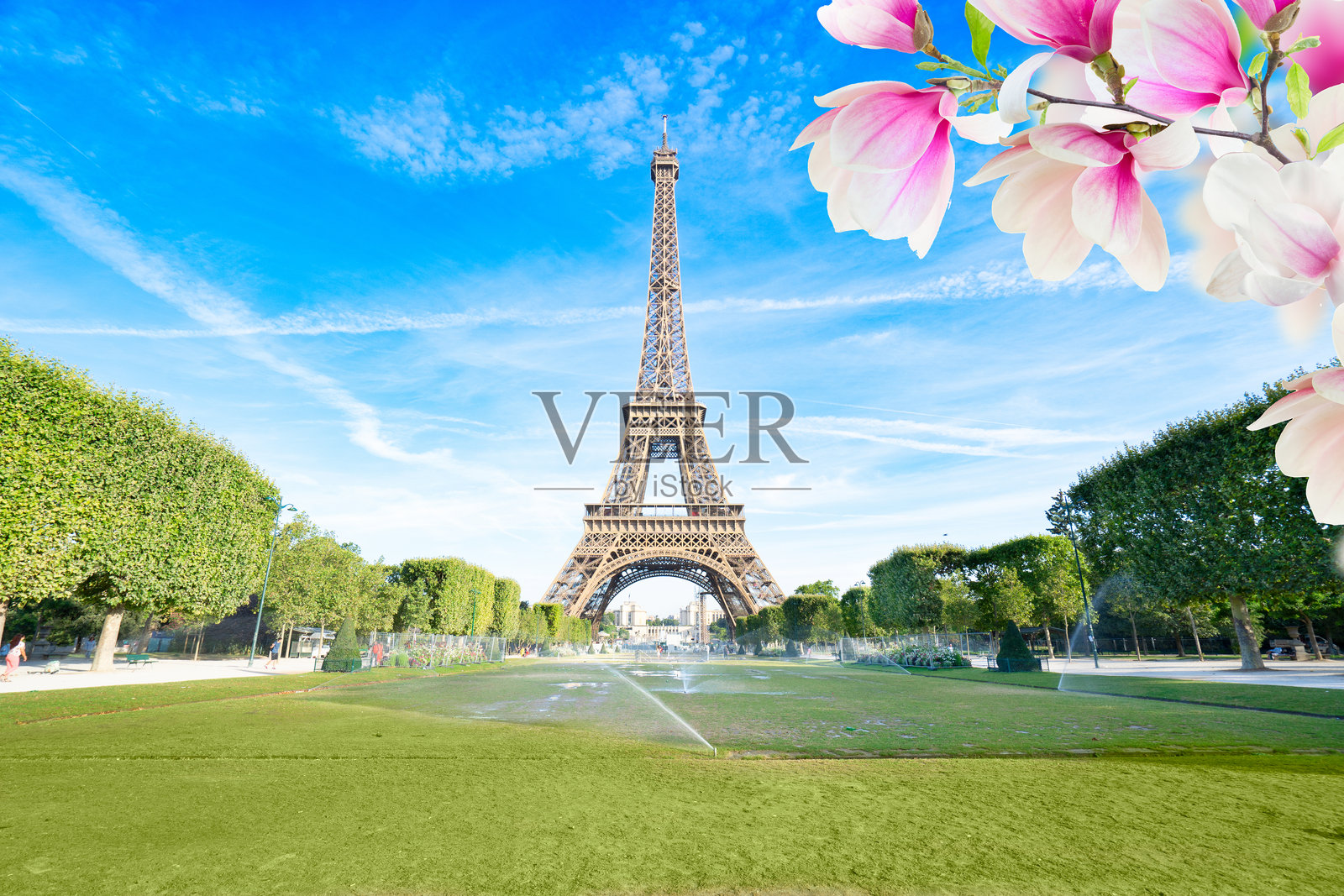 埃菲尔铁塔与巴黎城市景观照片摄影图片