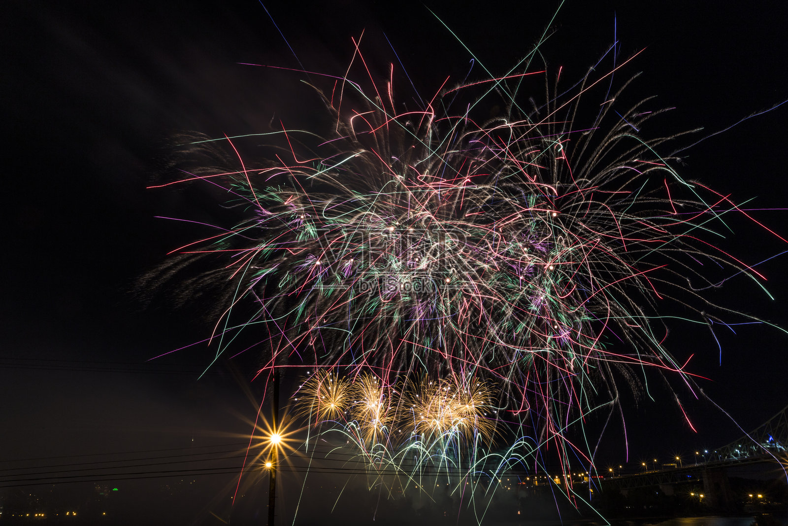 璀璨夜空庆典照片摄影图片