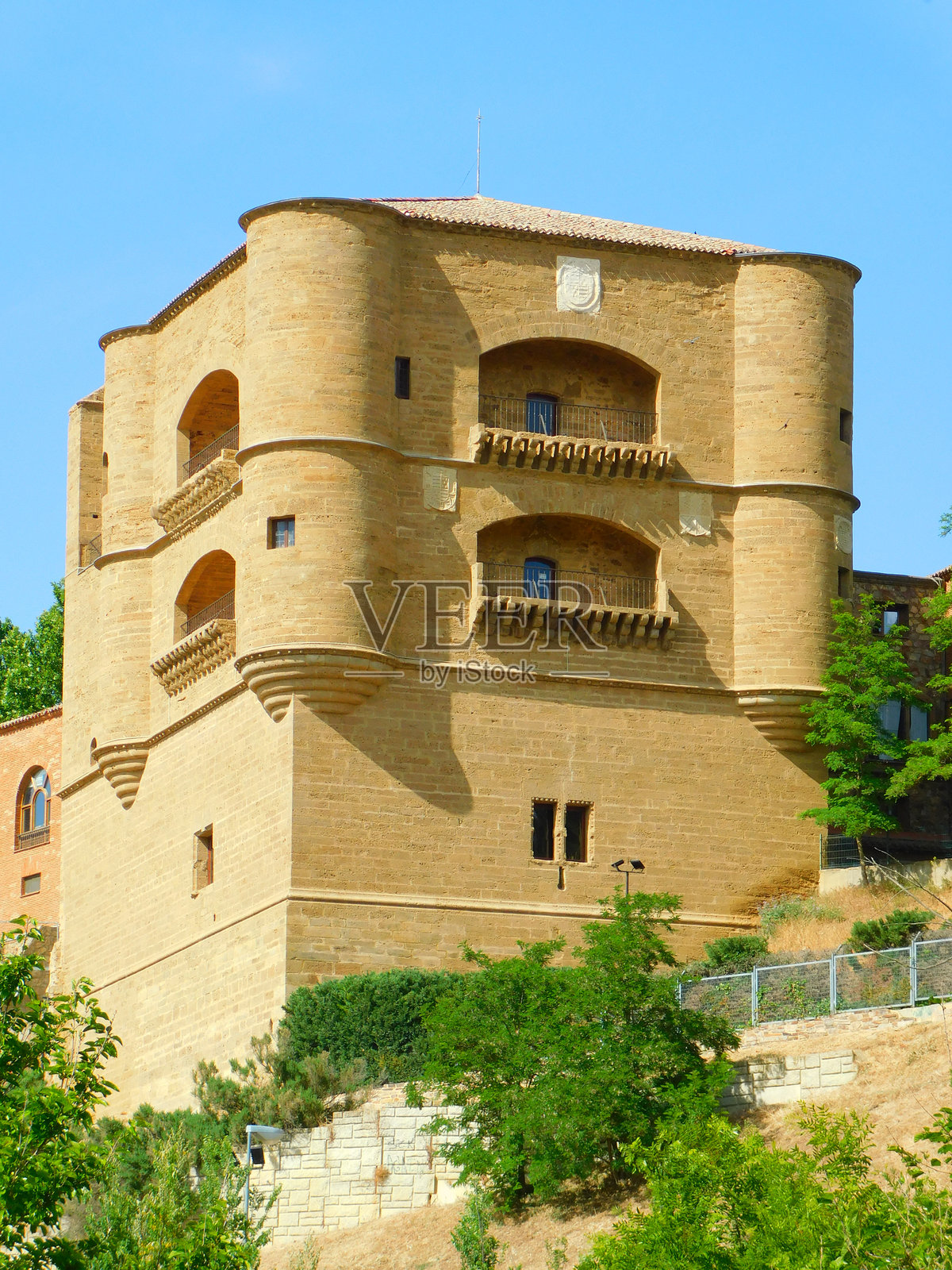 西班牙卡斯蒂利亚和莱昂省萨莫拉市贝纳文特的拉莫塔城堡塔楼照片摄影图片