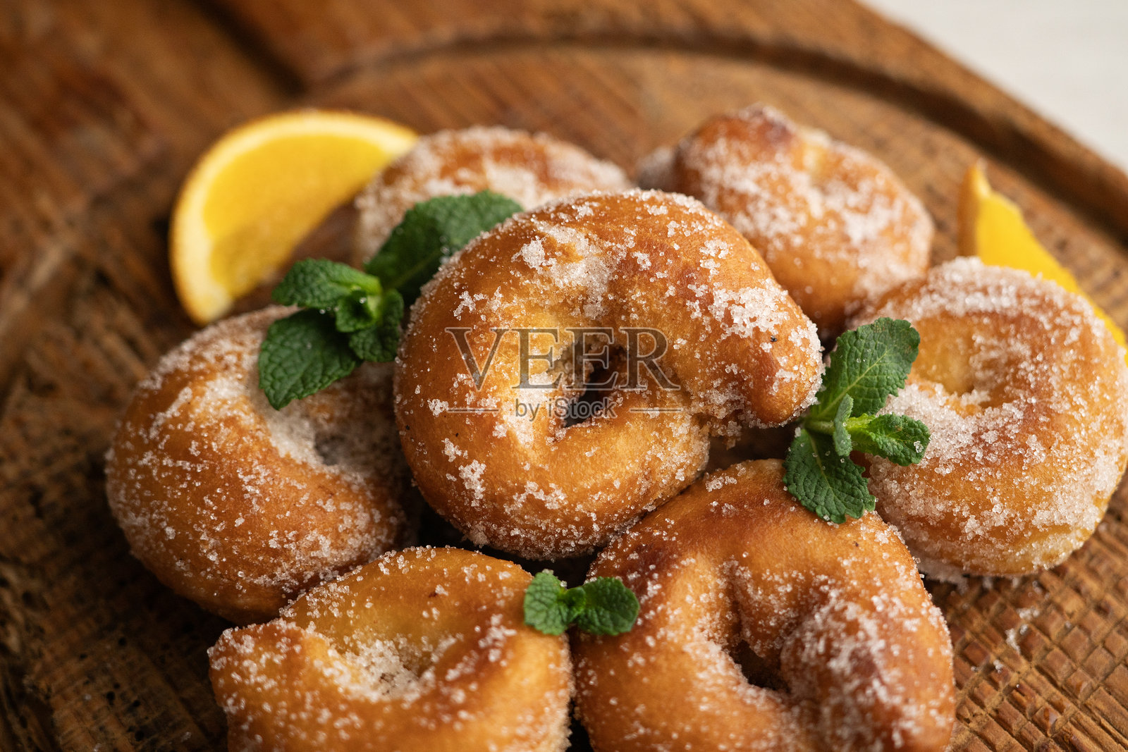 茴香饼干或小圆饼，西班牙复活节周的传统甜点食谱照片摄影图片