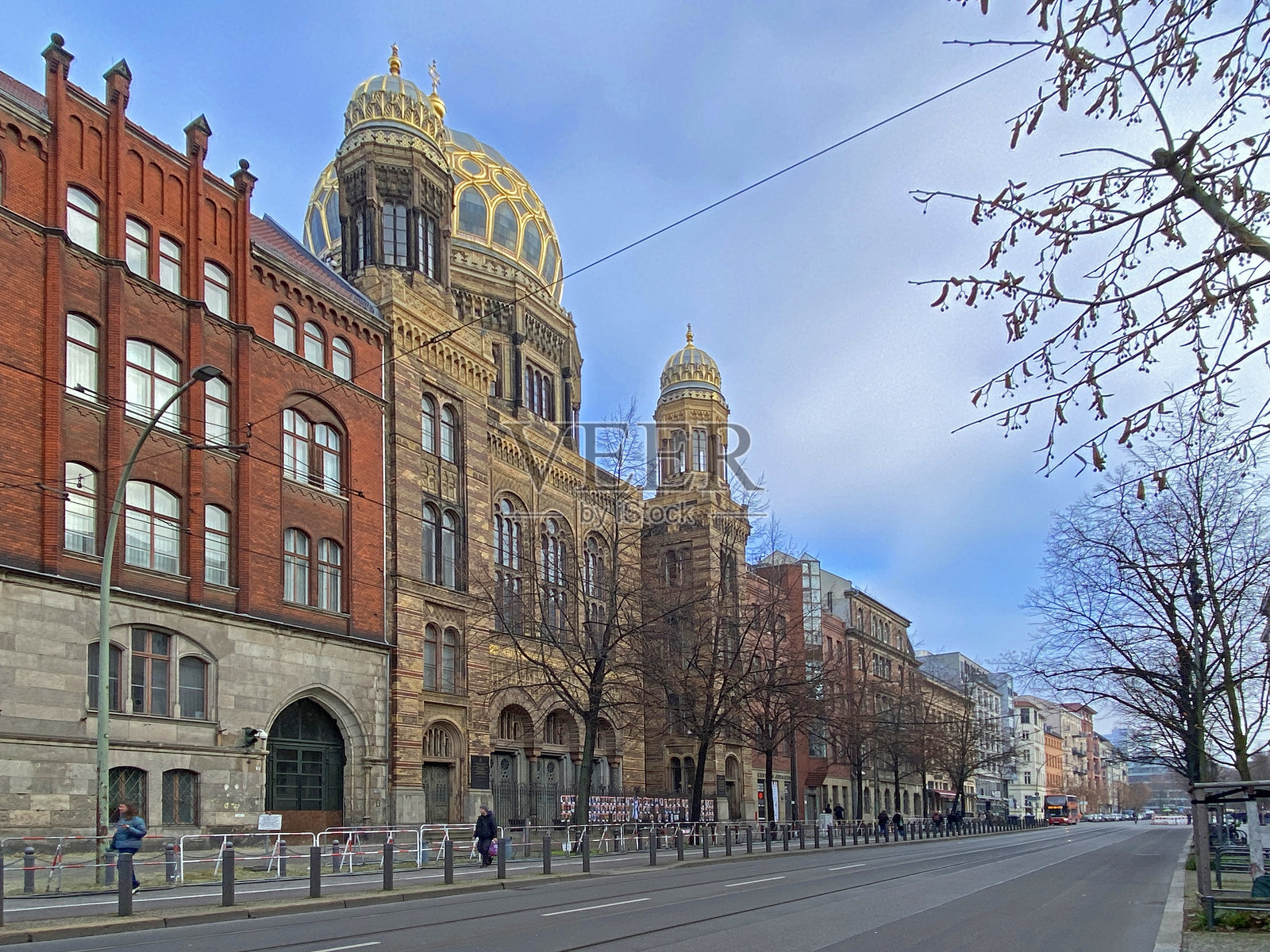 德国柏林。2024年12月28日，位于奥拉宁堡街的新犹太教堂。照片摄影图片