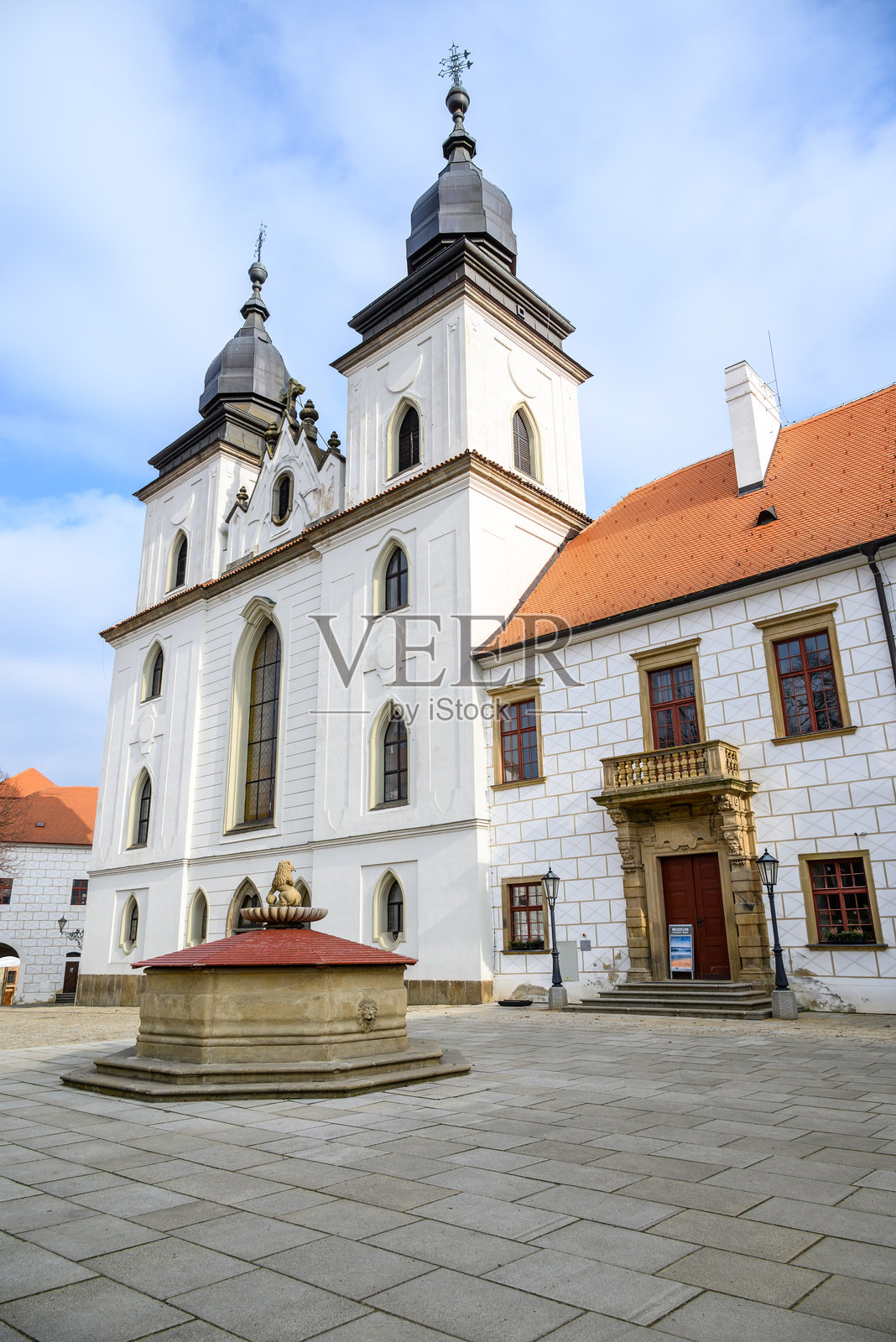 捷克共和国特热比奇的圣普罗科皮乌斯大教堂，联合国教科文组织世界遗产地照片摄影图片