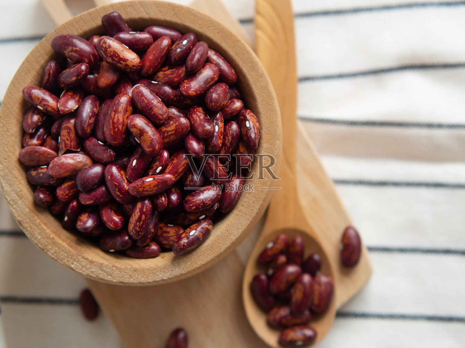 木碗中的红豆或红腰豆照片摄影图片