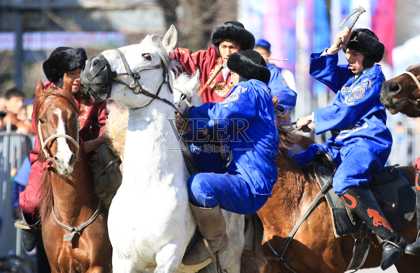 纳乌鲁兹节是哈萨克斯坦春季复苏的节日。照片摄影图片