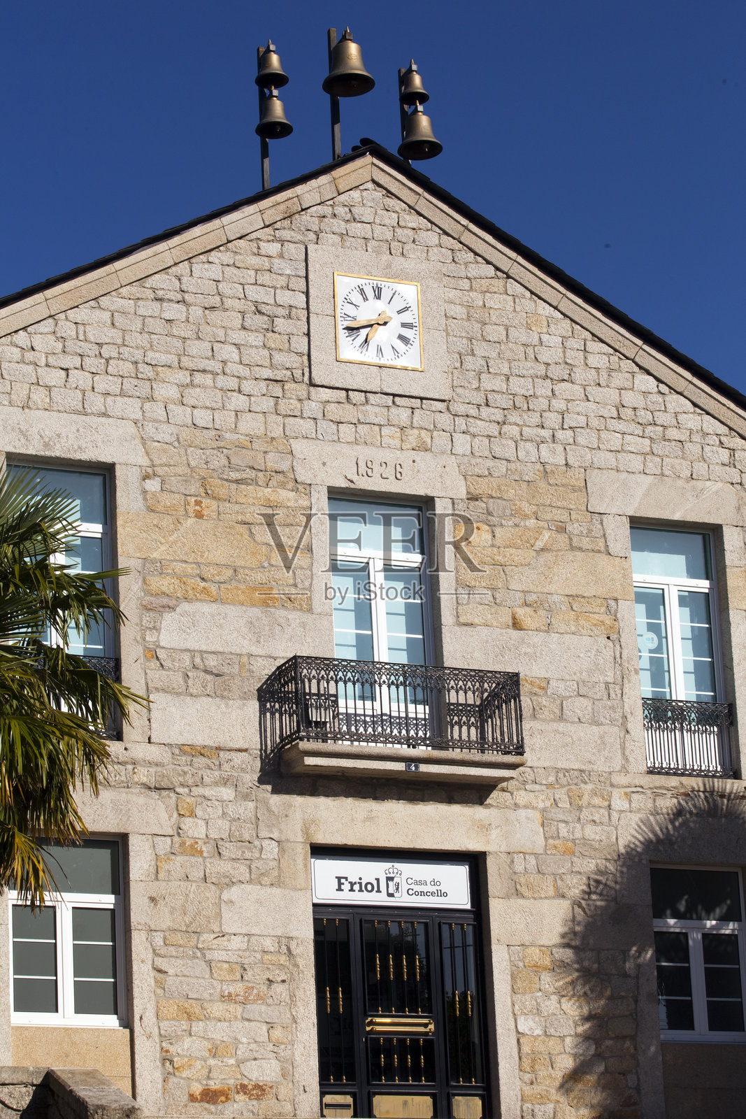 西班牙加利西亚卢戈省弗里奥尔的市政厅。照片摄影图片