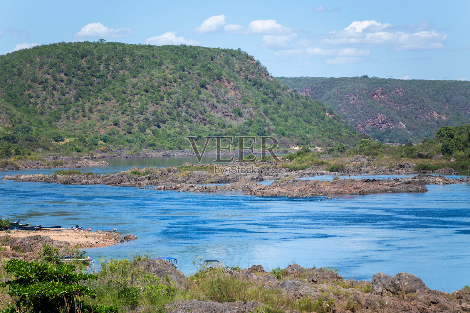 阿拉戈斯州皮拉尼亚斯的圣弗朗西斯科河景观。河的另一边是塞尔吉比州。照片摄影图片
