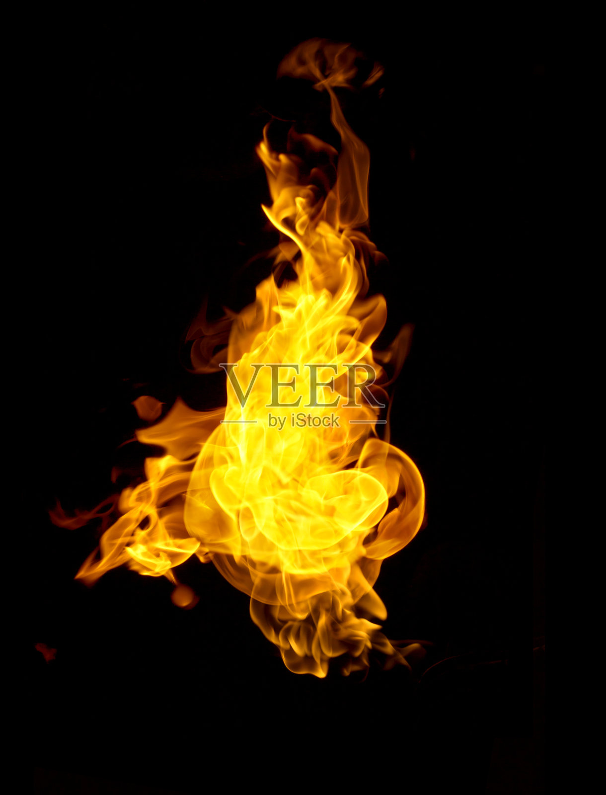 黑色背景上的火焰照片摄影图片