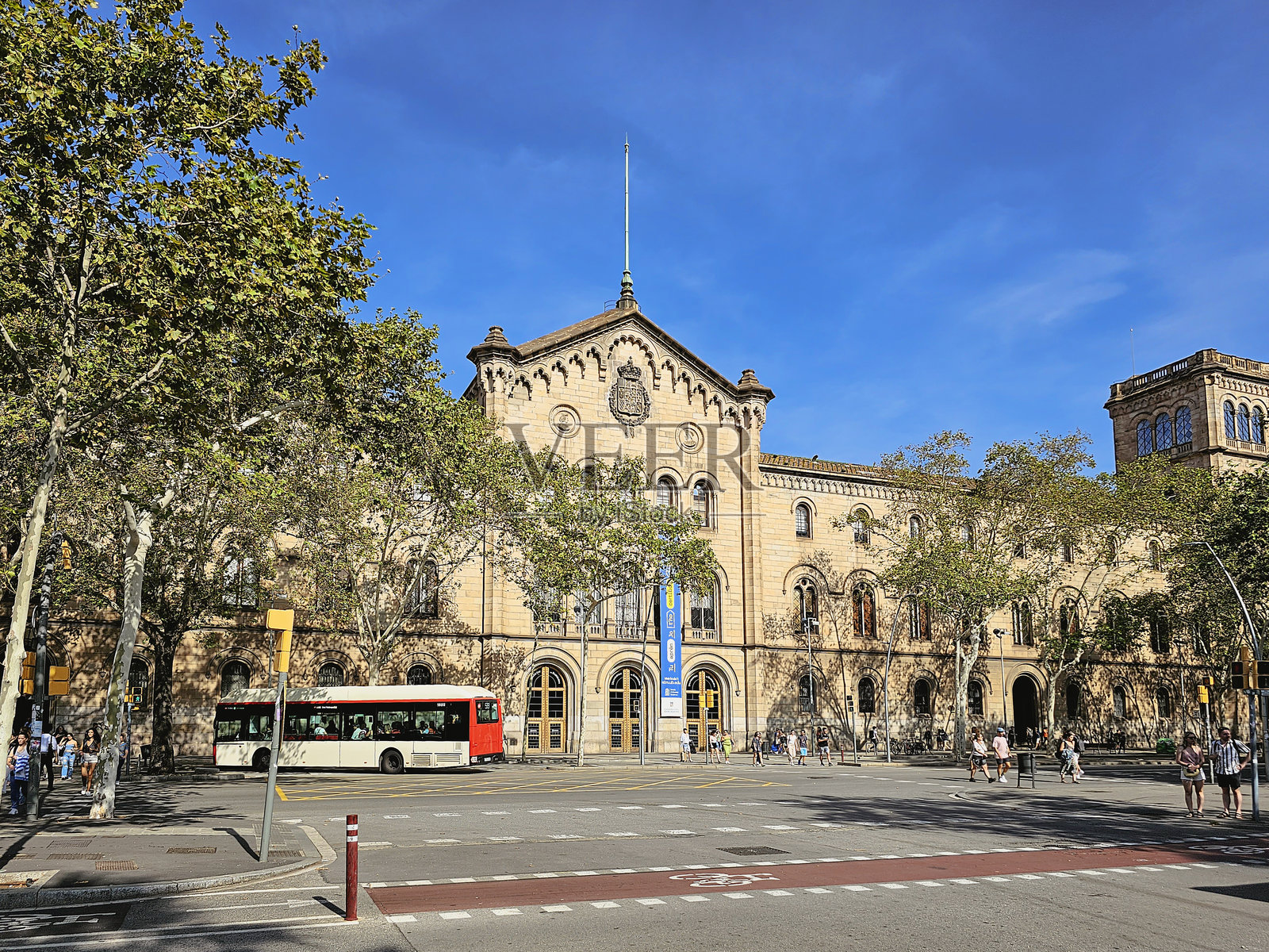 巴塞罗那大学（Universitat de Barcelona）的景观，这是一所公立研究型大学，成立于1450年。照片摄影图片