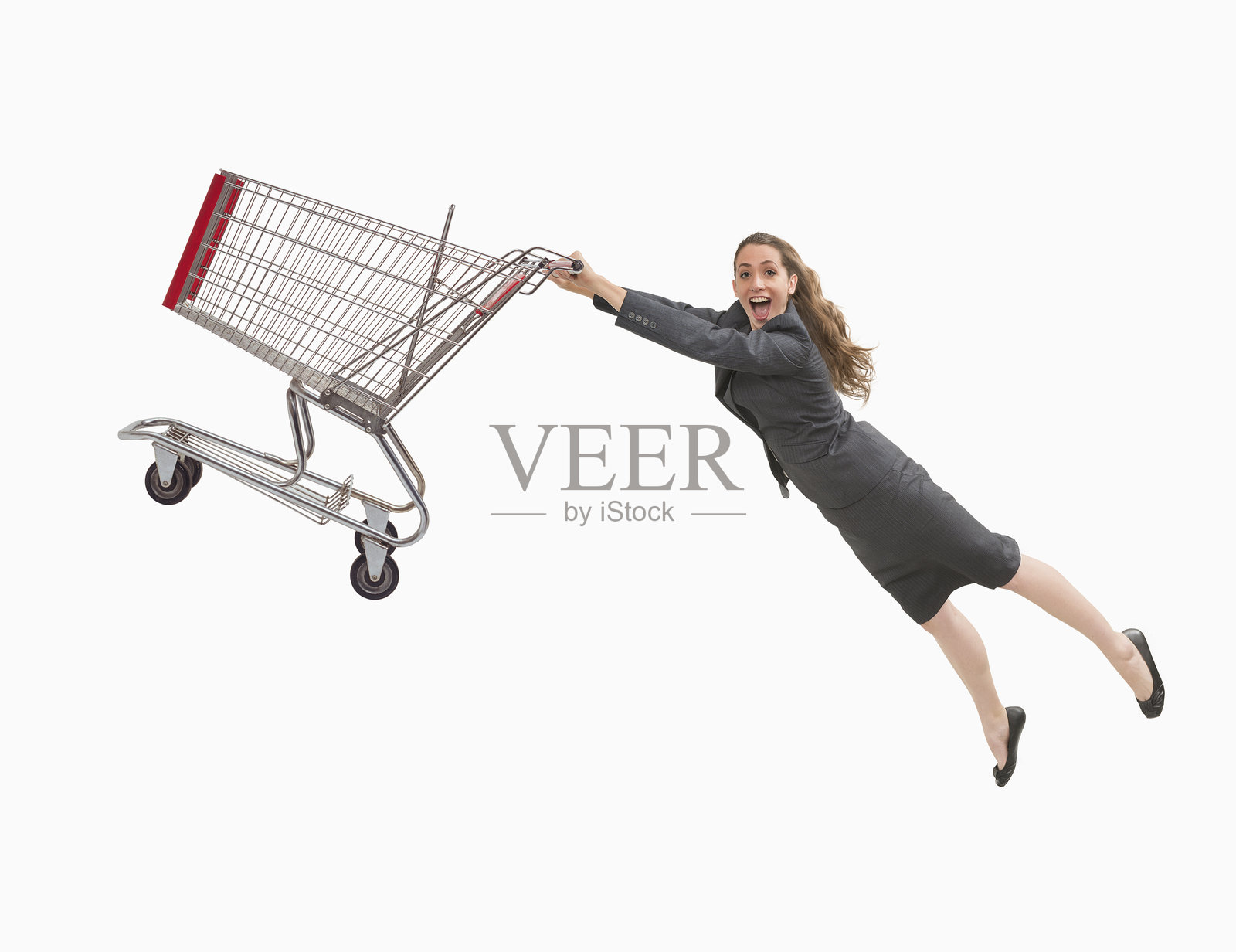 女商人驾着购物车飞翔在空中照片摄影图片
