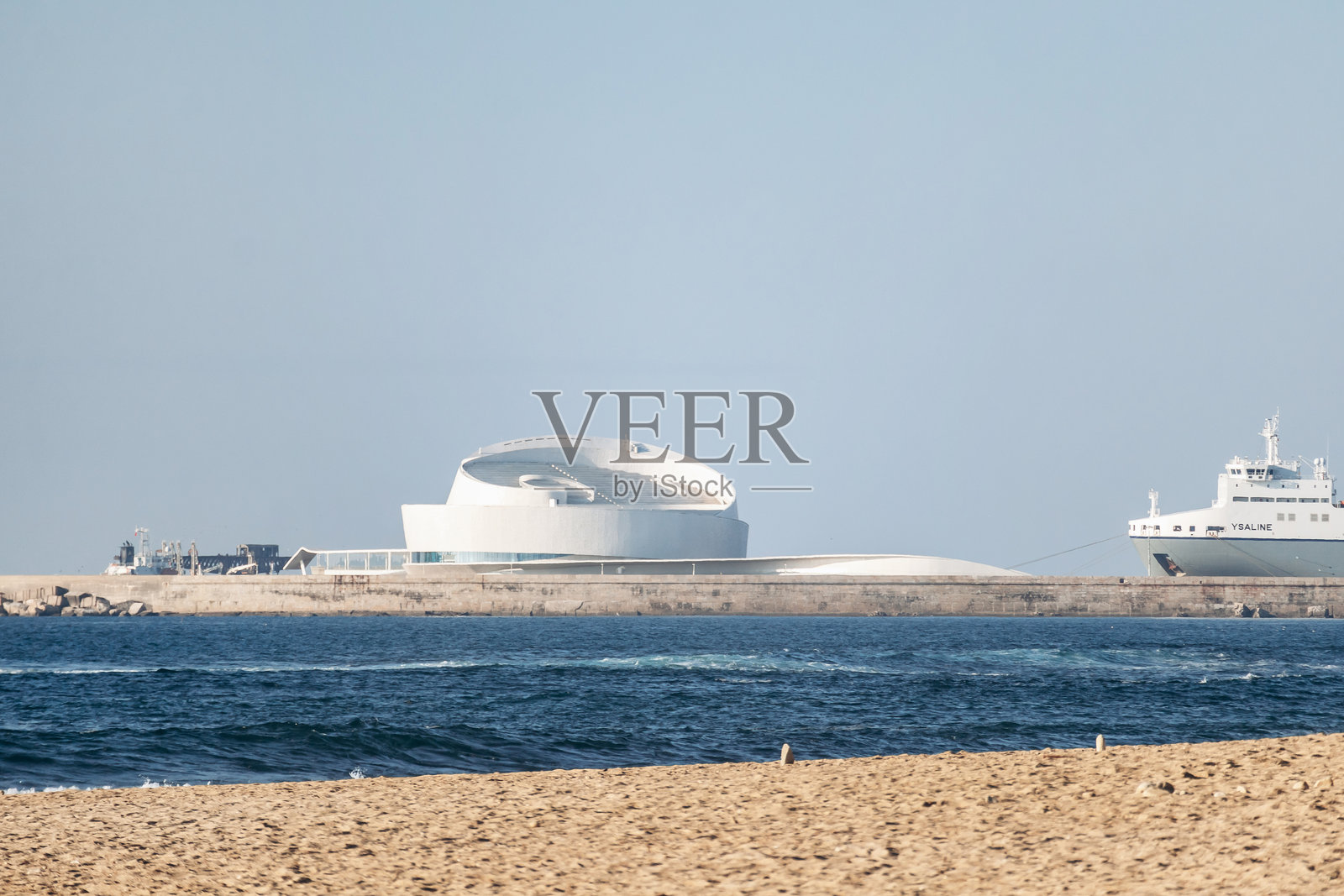 波尔图莱克肖斯邮轮码头，作为葡萄牙波尔图主要的邮轮港口，是一座现代建筑地标。照片摄影图片