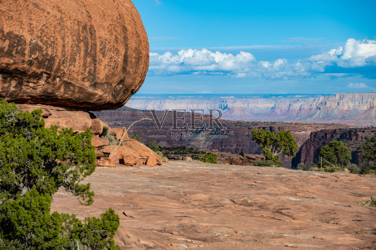 犹他州峡谷边缘平衡岩瞭望台照片摄影图片