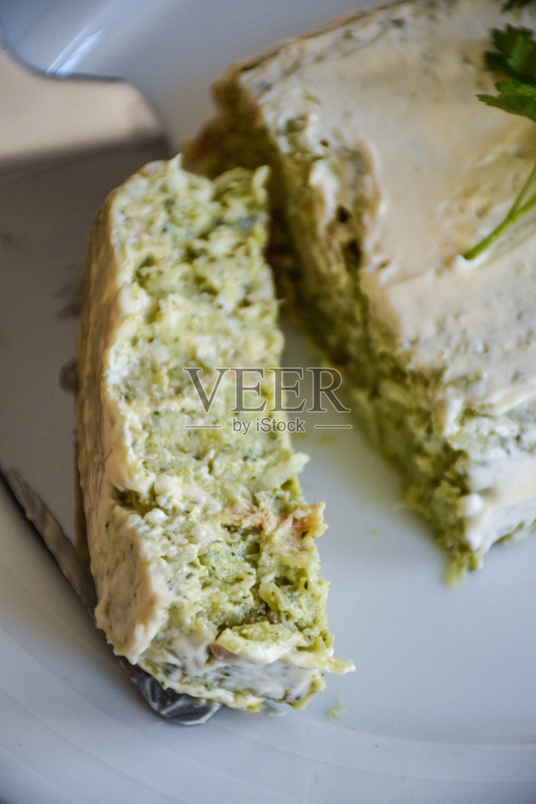 自制冷芦笋、金枪鱼和西兰花布丁食谱照片摄影图片