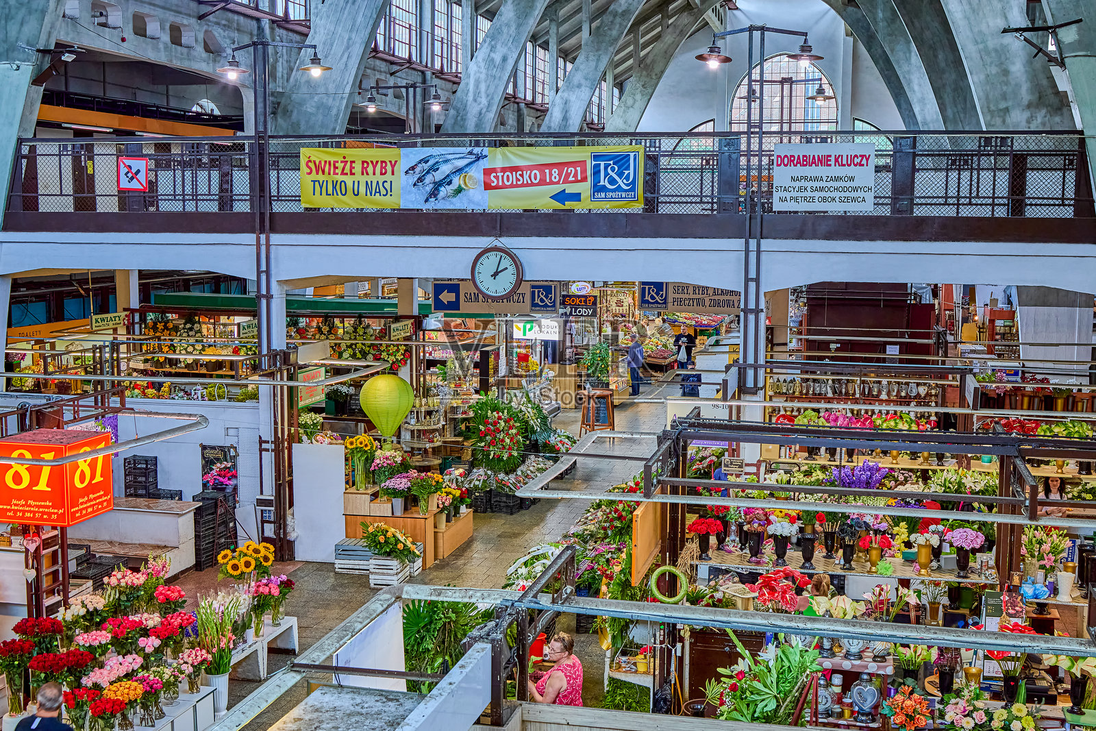 波兰华沙市旧遗产中心的花卉市场内部照片摄影图片