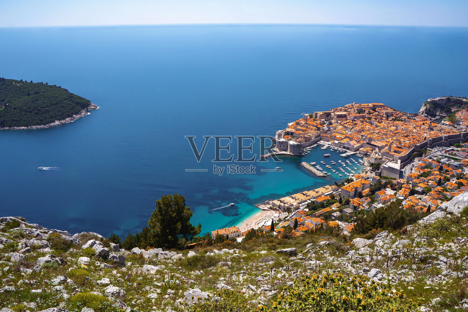 克罗地亚斯尔德山上俯瞰杜布罗夫尼克老城照片摄影图片