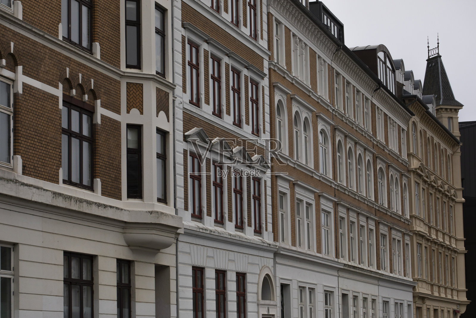 奥胡斯的老公寓楼。照片摄影图片