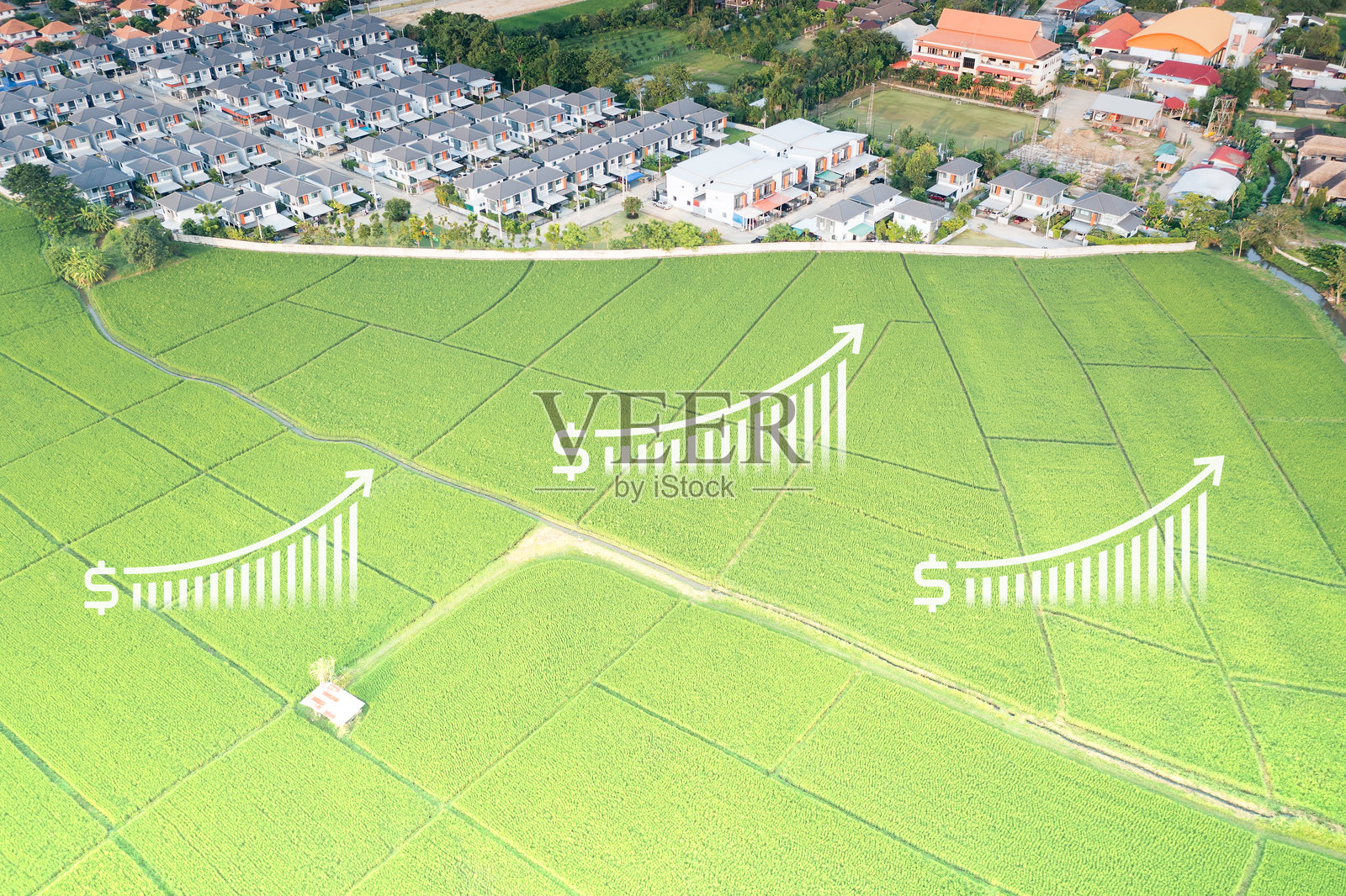 土地价值的鸟瞰图与市场价格概念。照片摄影图片