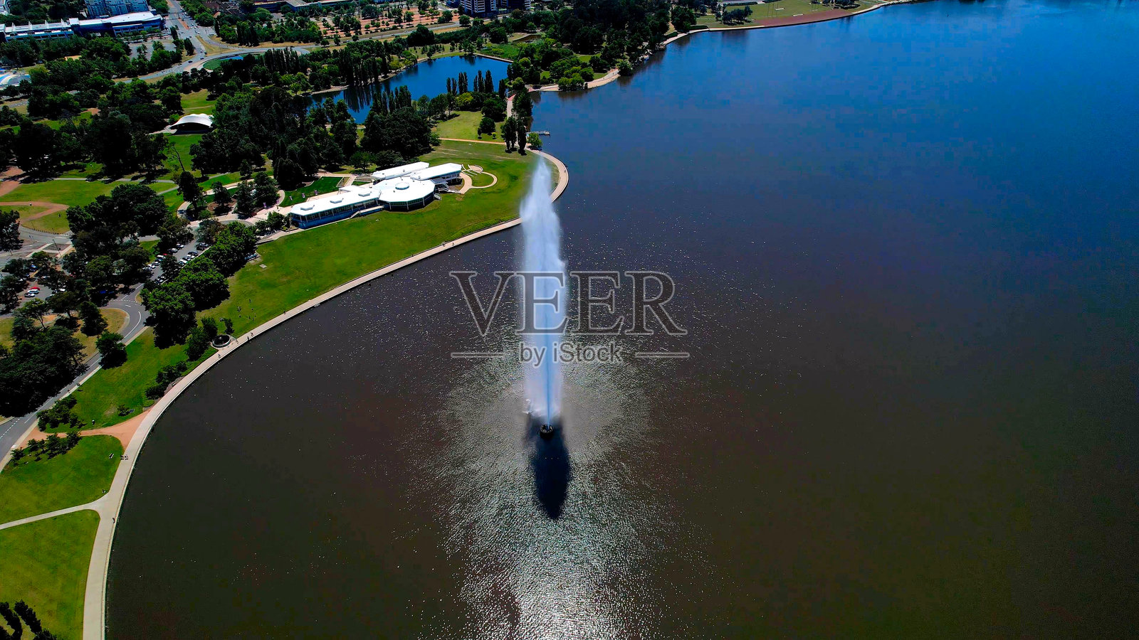 湖伯利·格里芬岸边的詹姆斯·库克纪念碑照片摄影图片