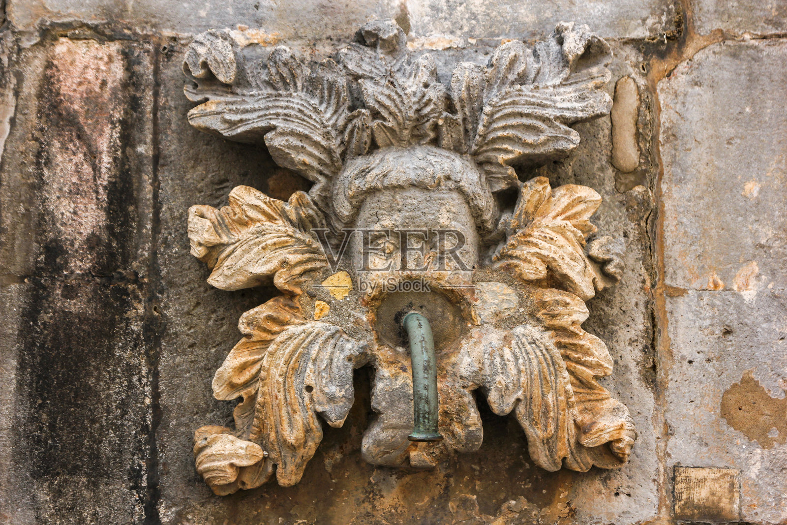 杜布罗夫尼克的斯特拉杜恩大广场上的大奥诺弗里奥喷泉，位于克罗地亚达尔马提亚的杜布罗夫尼克-内雷特瓦县。照片摄影图片