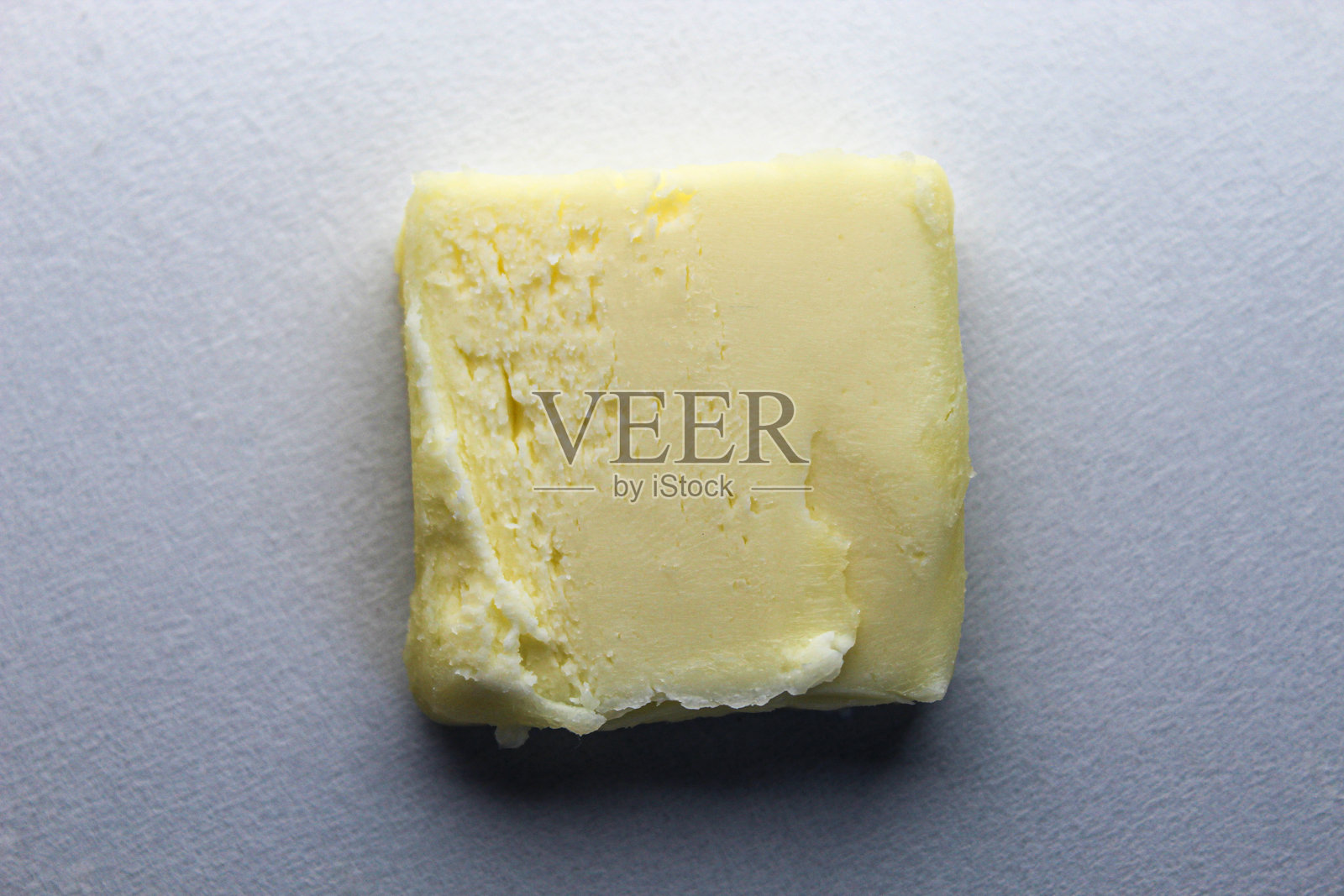 一块黄油孤立在白色背景上照片摄影图片