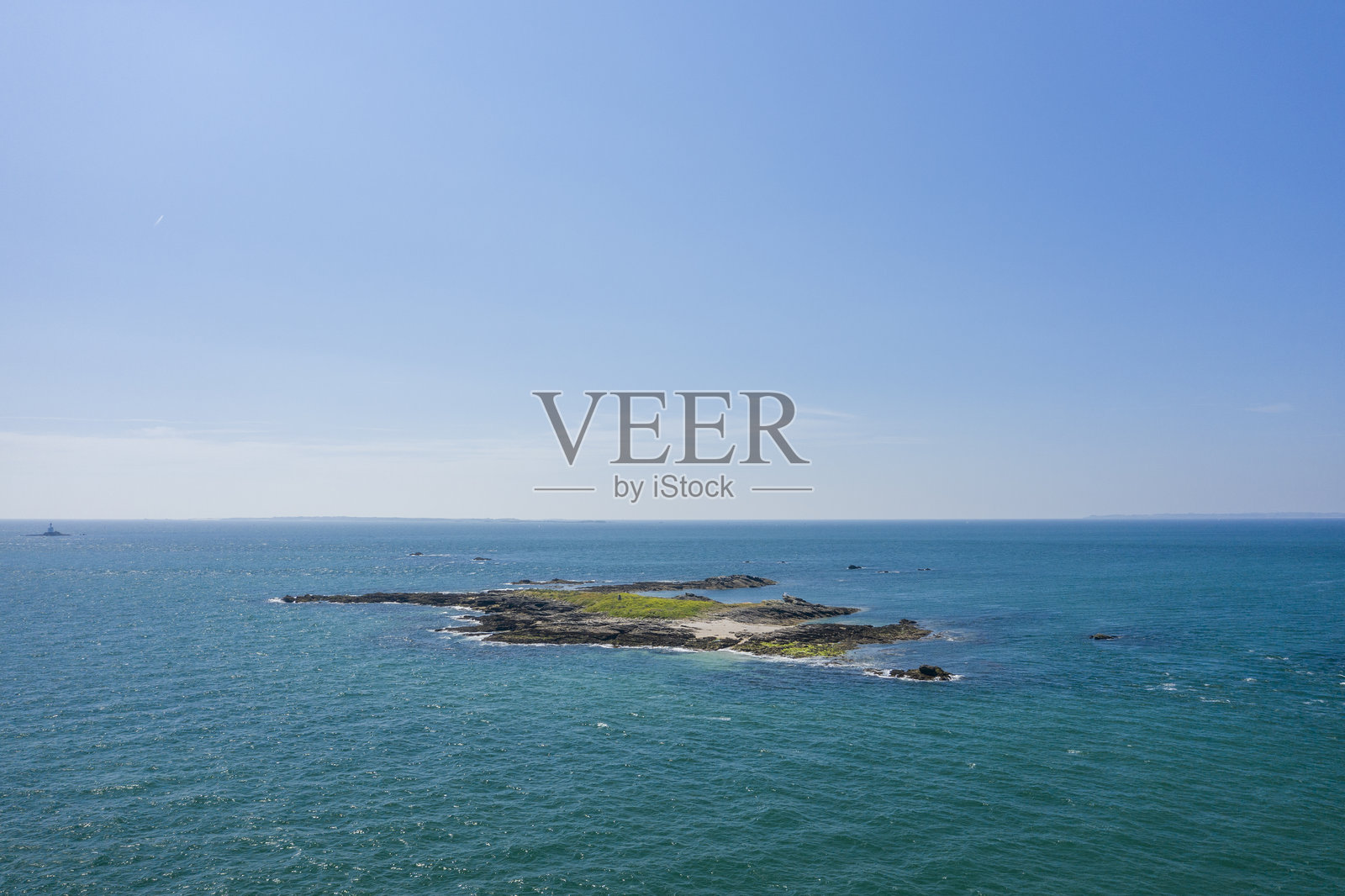 法国布列塔尼莫尔比汉的基贝龙，阳光明媚的夏日，图尔布拉岛。照片摄影图片