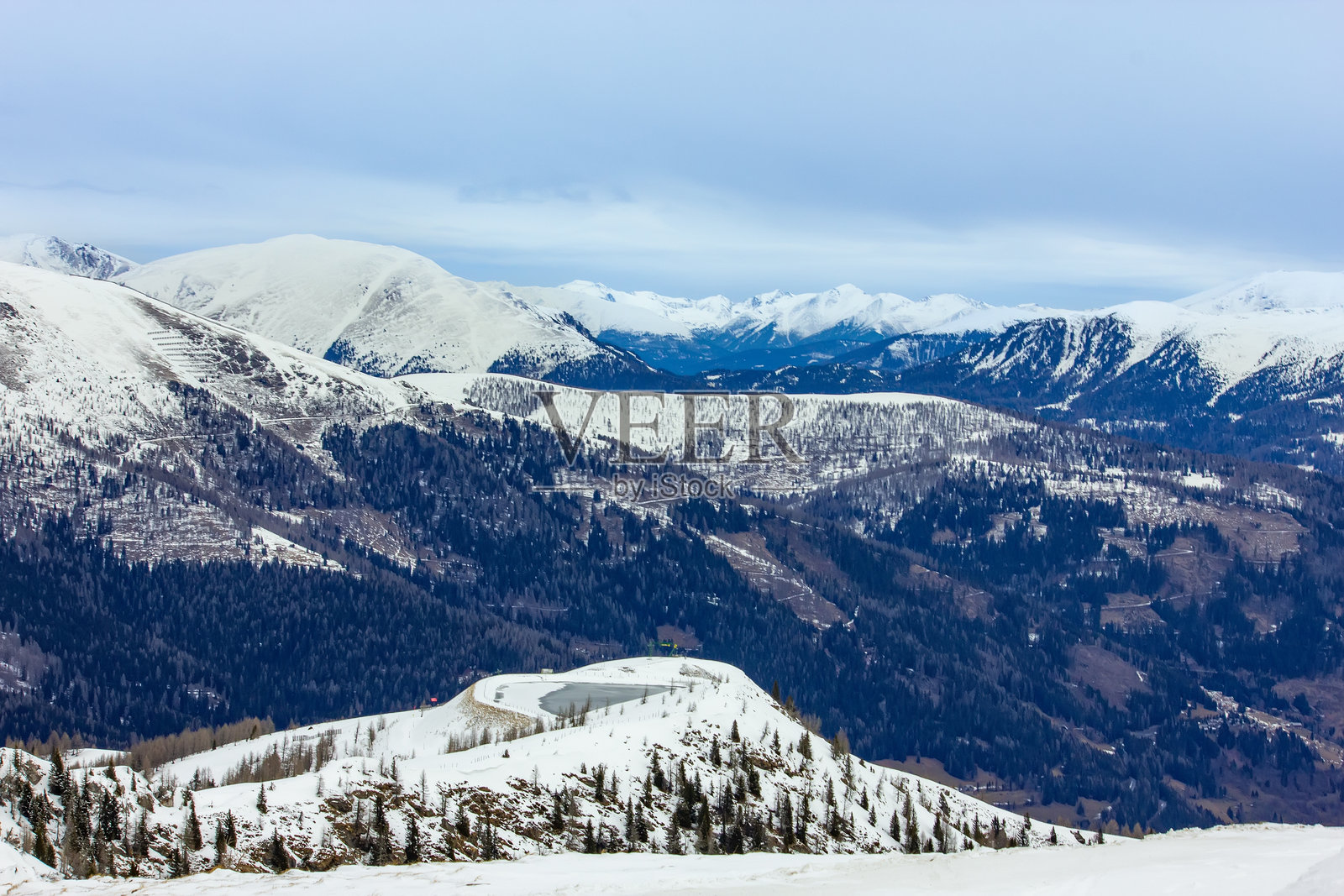 雪山阿尔卑斯风光与冰川湖照片摄影图片