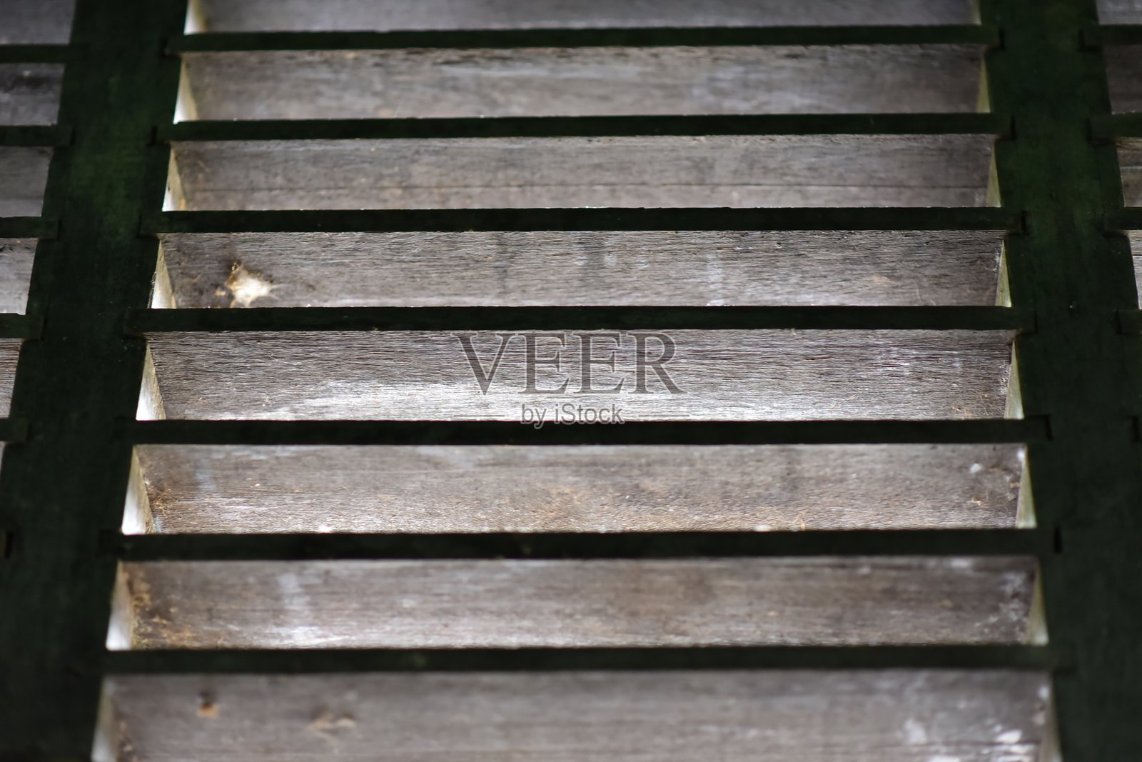 1980年代的房屋百叶窗仍然完好无损照片摄影图片