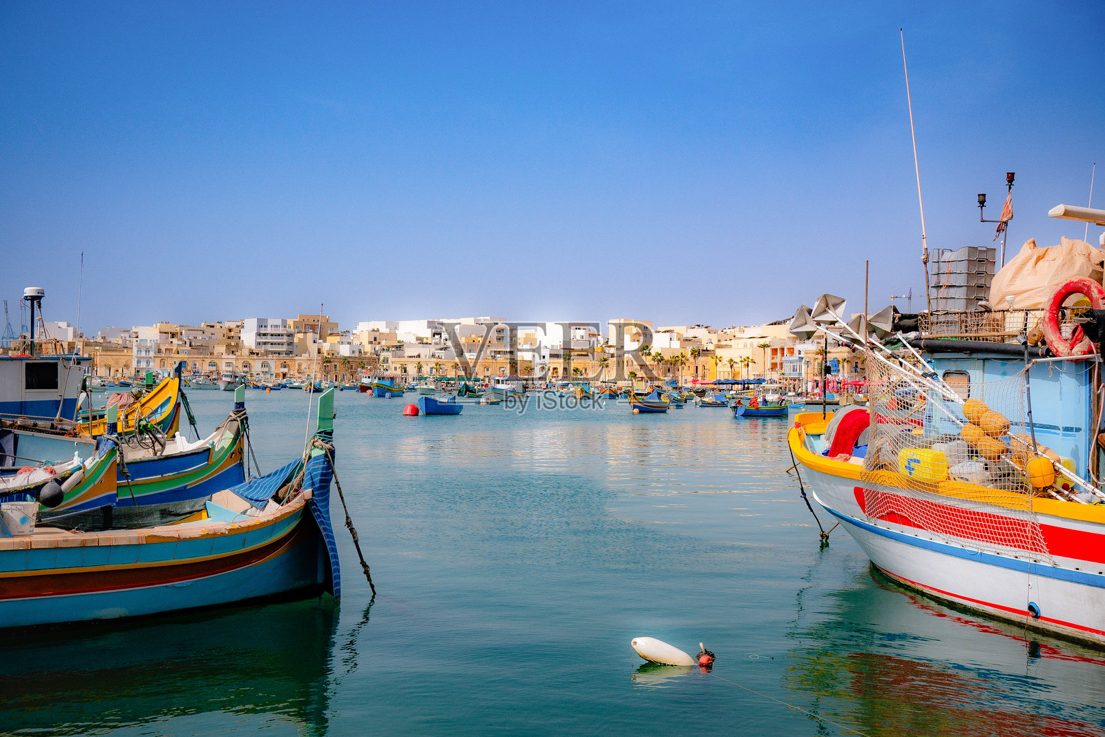 马尔萨什洛克，马耳他充满活力的夏日早晨照片摄影图片