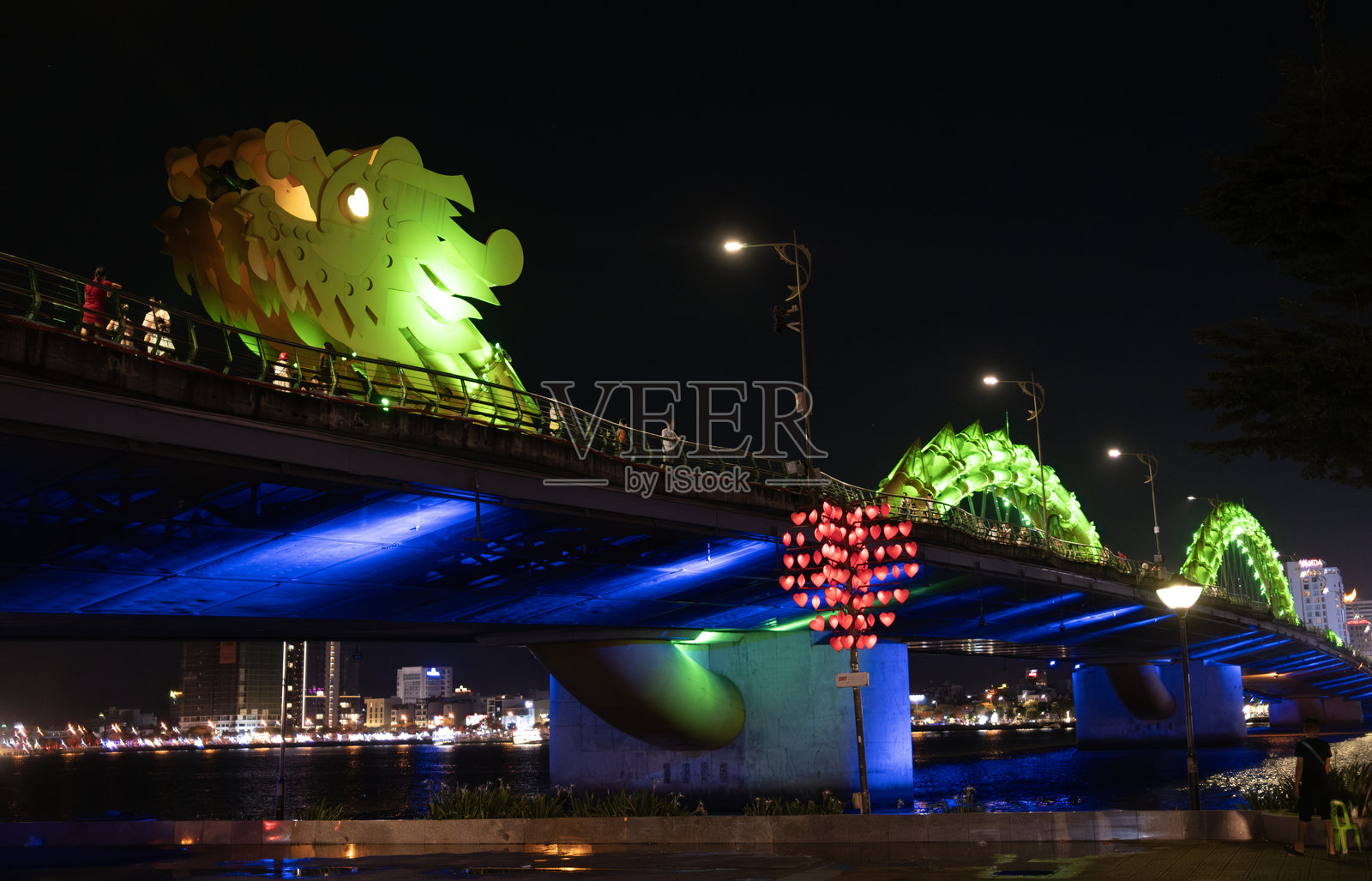 岘港的龙桥照片摄影图片