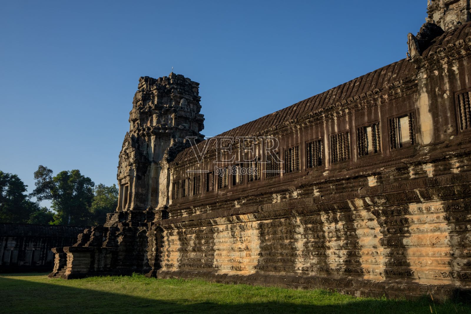 在温暖阳光下的吴哥窟，柬埔寨。照片摄影图片