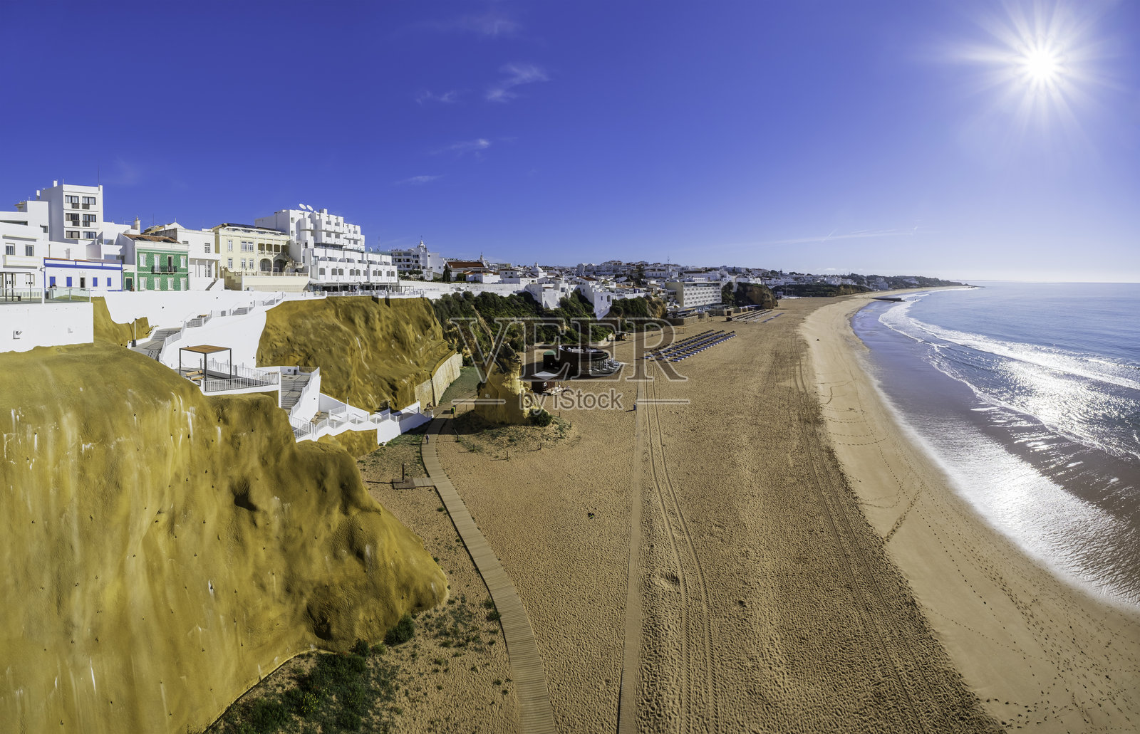 阿尔布费拉的全景，阿尔加维（葡萄牙）主要旅游目的地之一照片摄影图片