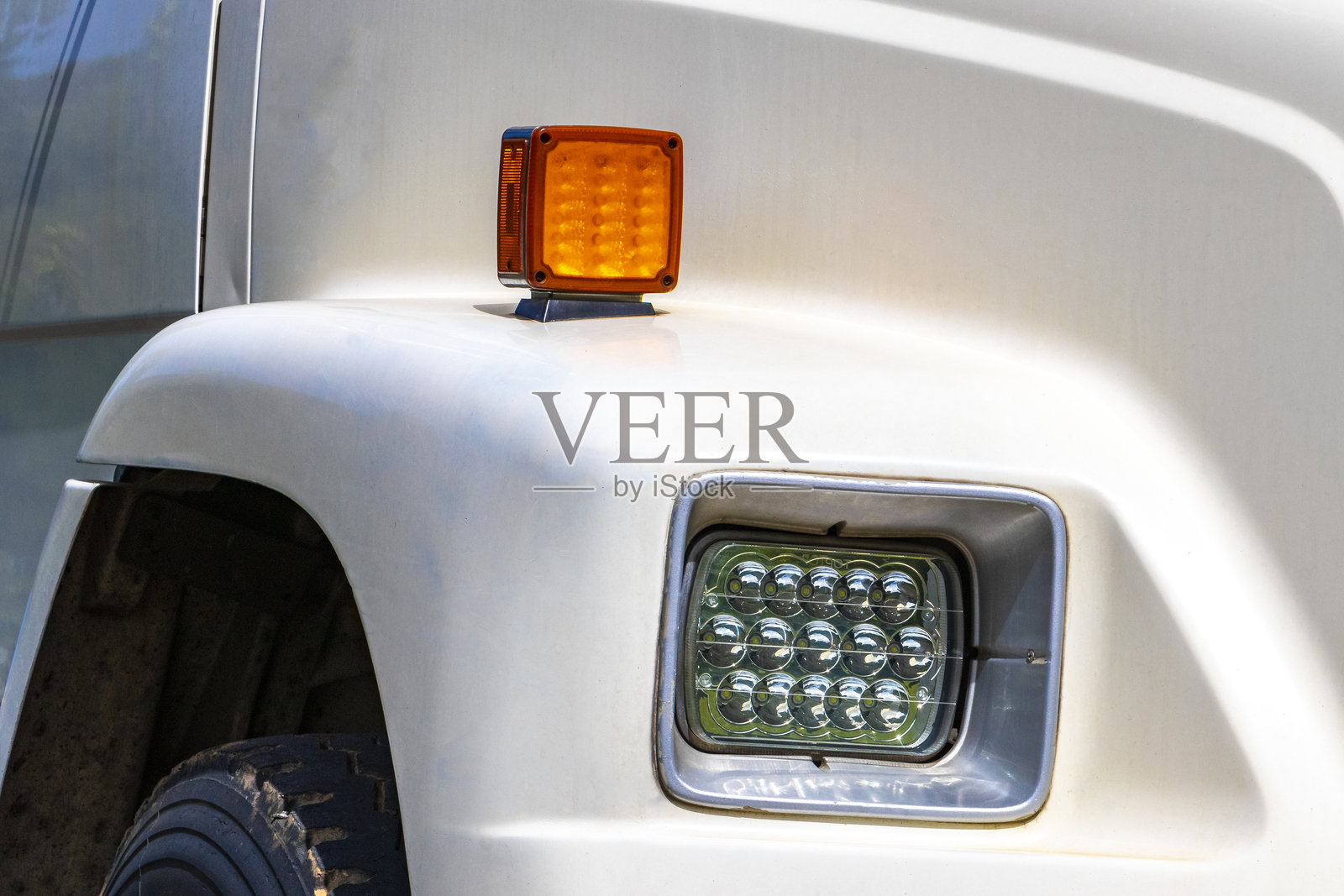 在哥斯达黎加停放的水送货卡车。照片摄影图片