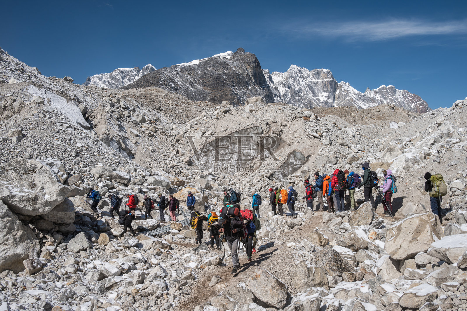 珠穆朗玛峰大本营徒步旅行是尼泊尔最佳徒步旅行目的地之一。照片摄影图片
