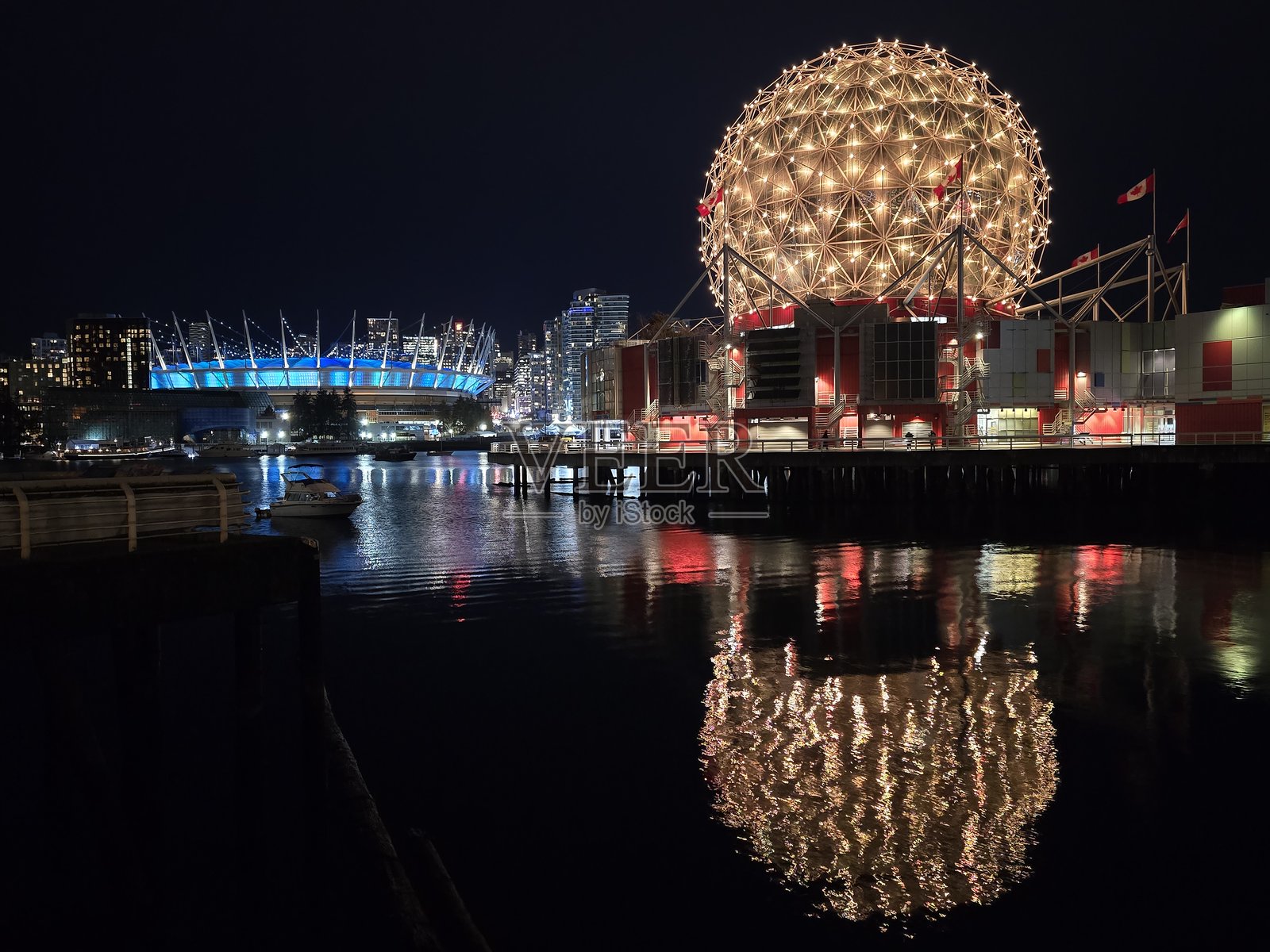 夜晚美丽的虚溪。照片摄影图片