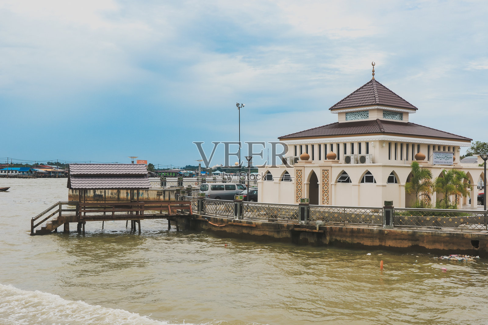文莱传统建筑的美丽海滨景观，宁静的一天照片摄影图片