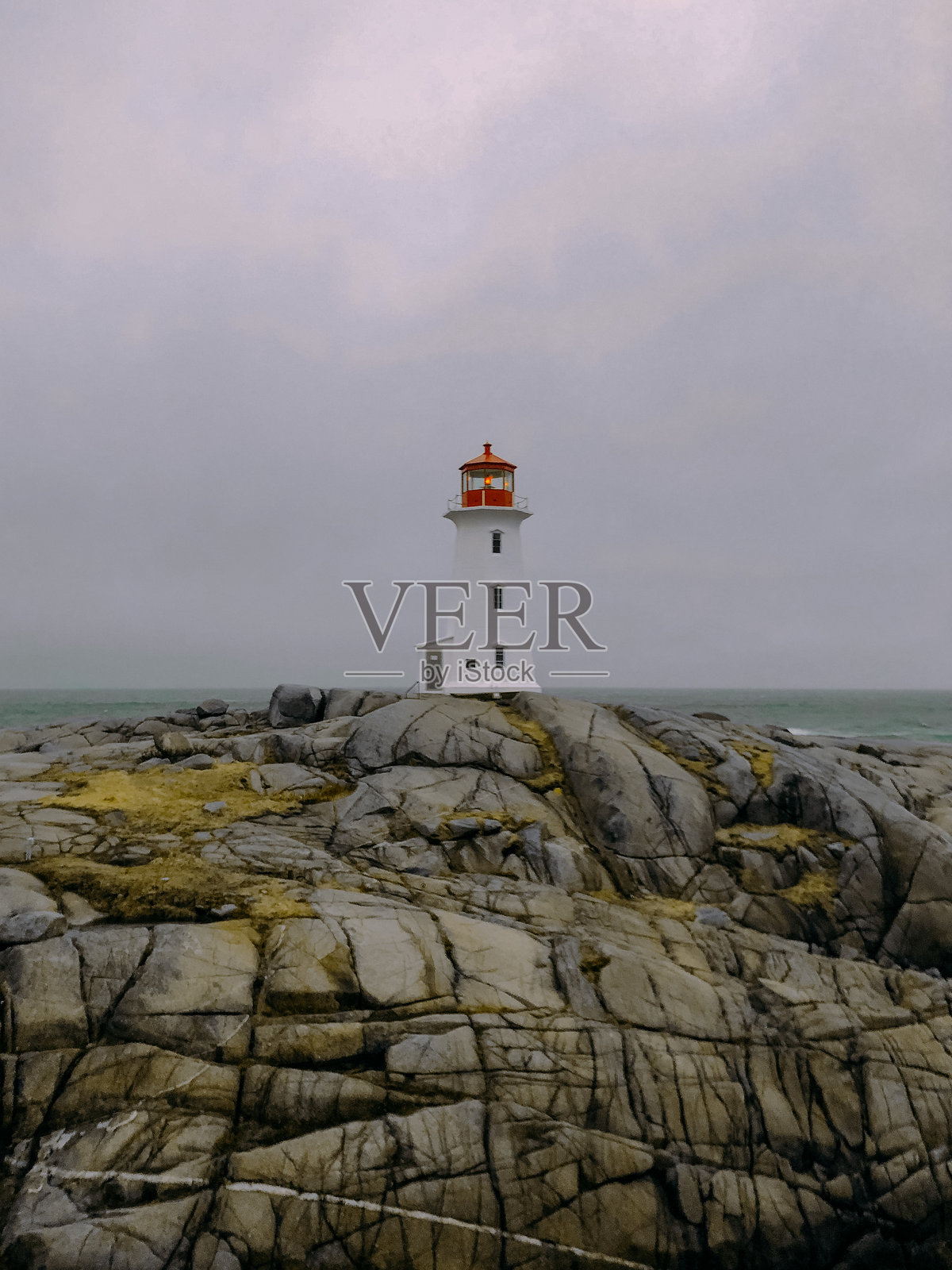 海边的灯塔与天空相映照片摄影图片