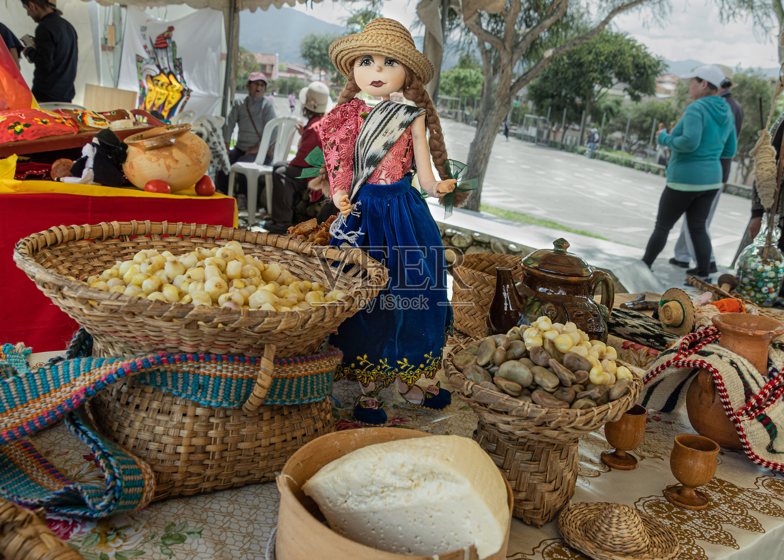 一大篮传统厄瓜多尔美食照片摄影图片