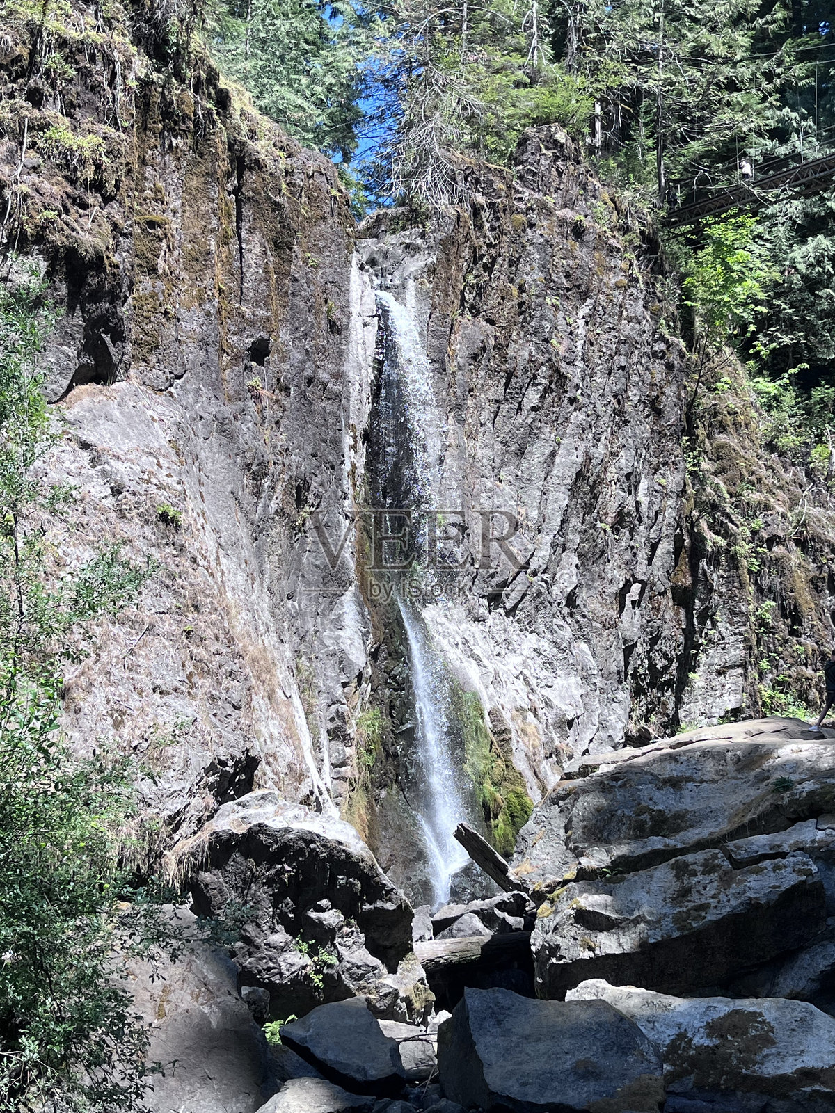 漂流溪瀑布 - 在俄勒冈荒野中照片摄影图片