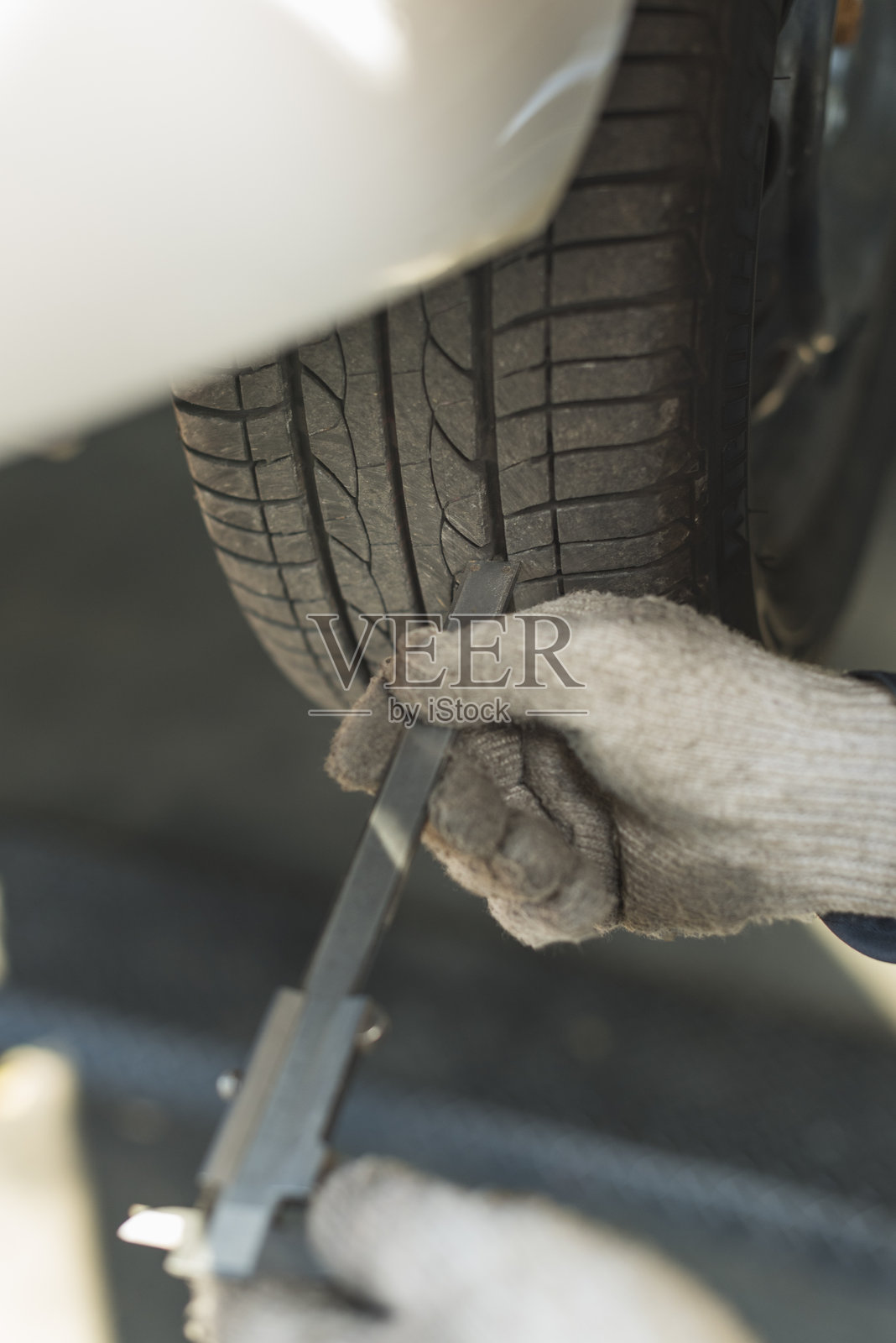 中年男性汽车修理工照片摄影图片